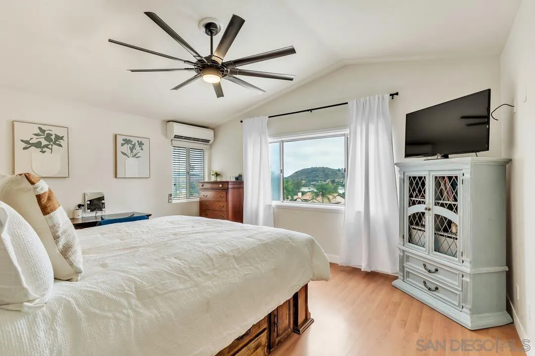 https://cdn.realtyfeed.com/cdn/127/250032351/fb1b39513915d54b46a7c4fefd6520d1.webp