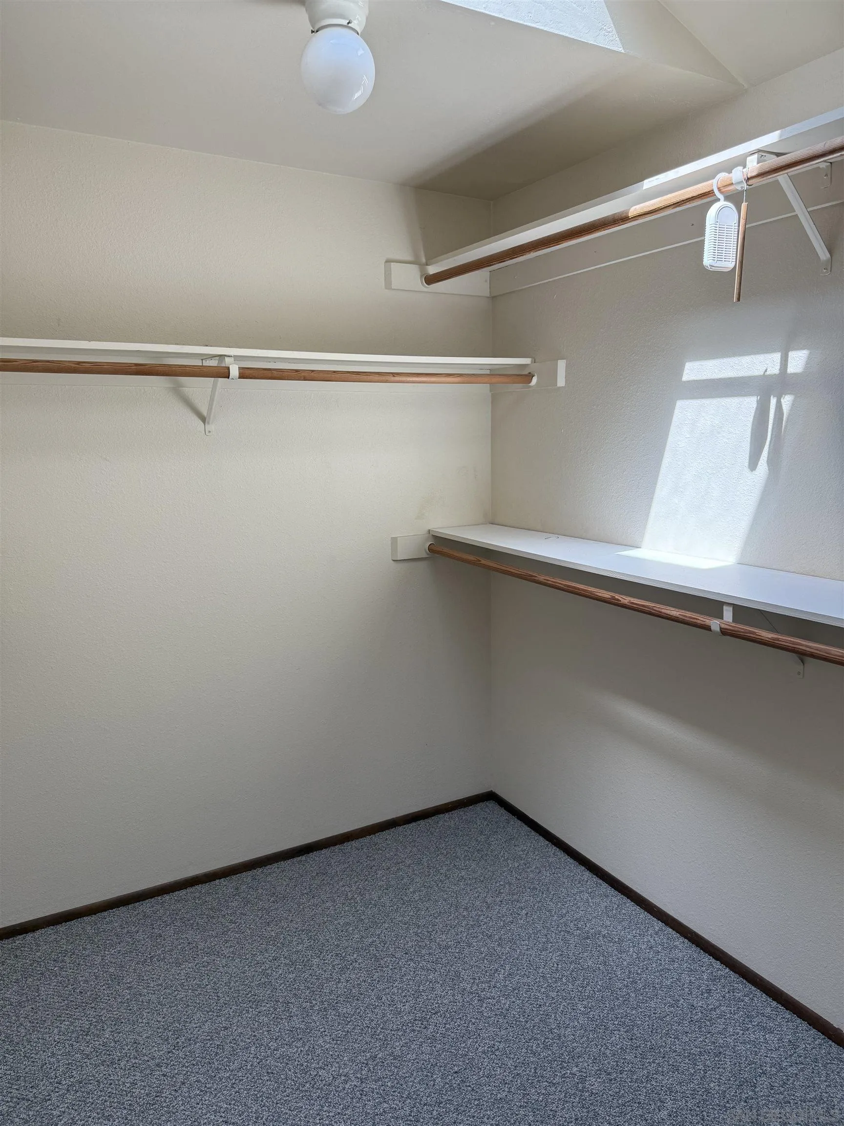 https://cdn.realtyfeed.com/cdn/127/250032357/6c1ab7206c1a2b1d04abf04876a1630c.webp