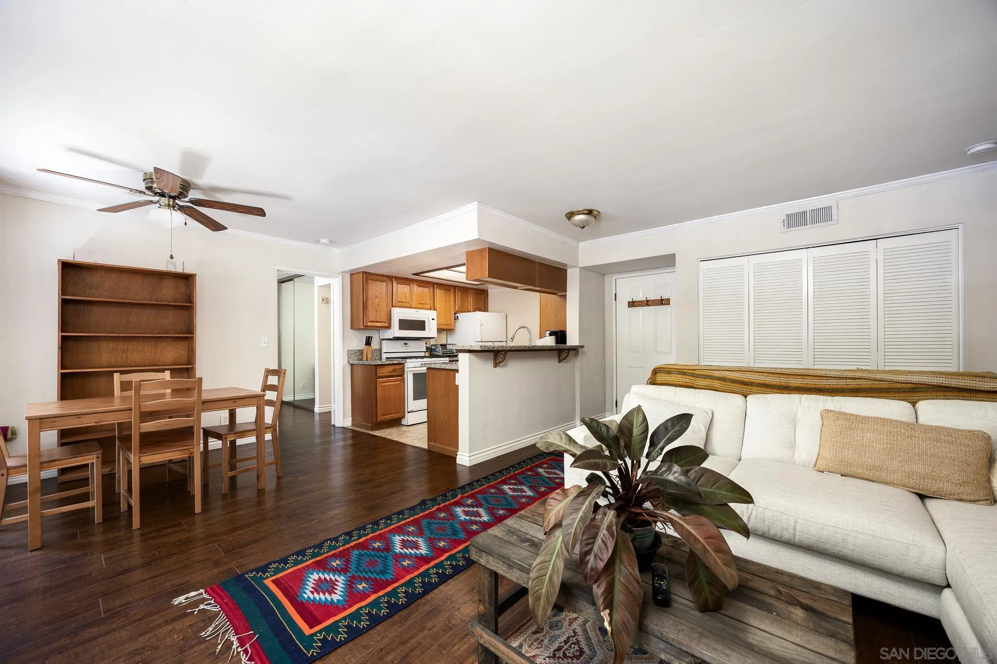 https://cdn.realtyfeed.com/cdn/127/250032368/937d0c66c3bdb9fd41f3694f73a8e104.webp