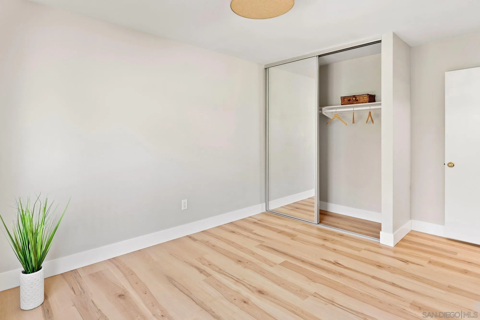 https://cdn.realtyfeed.com/cdn/127/250032392/24e17f36a92154256e8895c18537ce83.webp