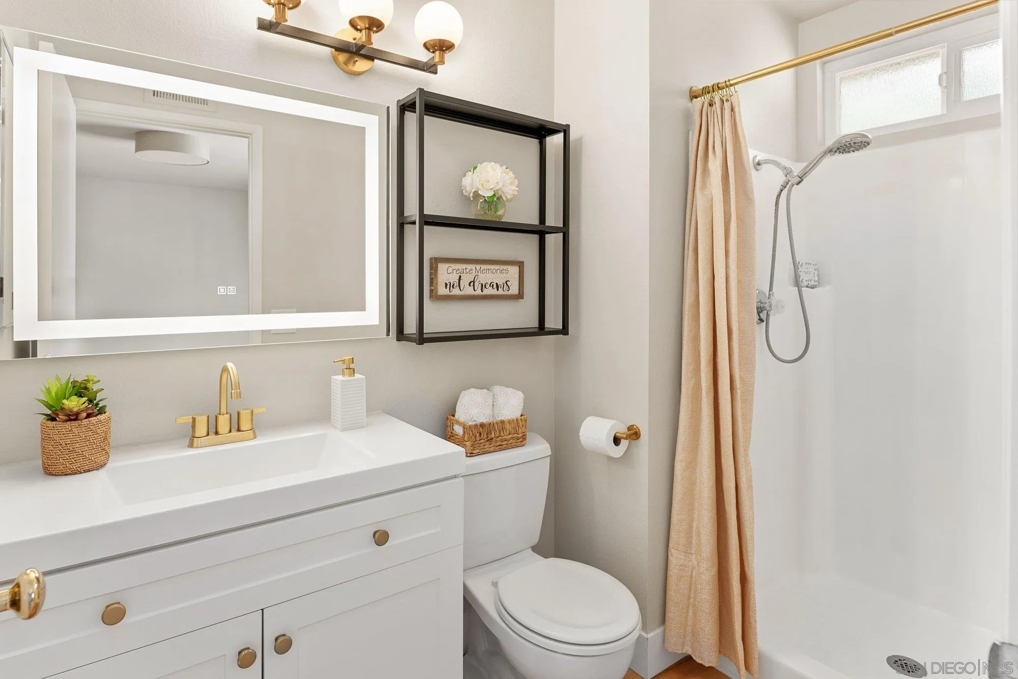 https://cdn.realtyfeed.com/cdn/127/250032392/2c018f15589c23c3be98f27ac240c55a.webp