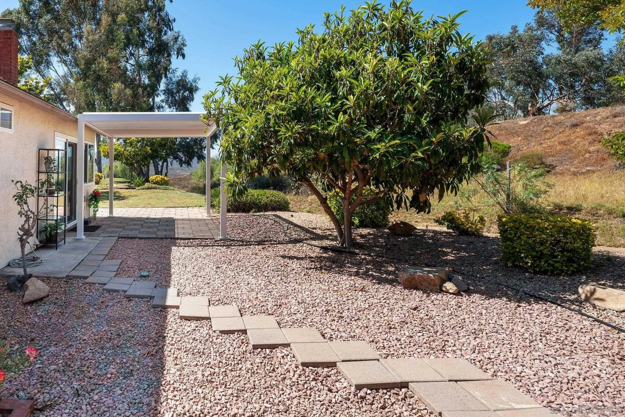 https://cdn.realtyfeed.com/cdn/127/250032392/3da085aa52deabe415981eebc23ebb04.webp