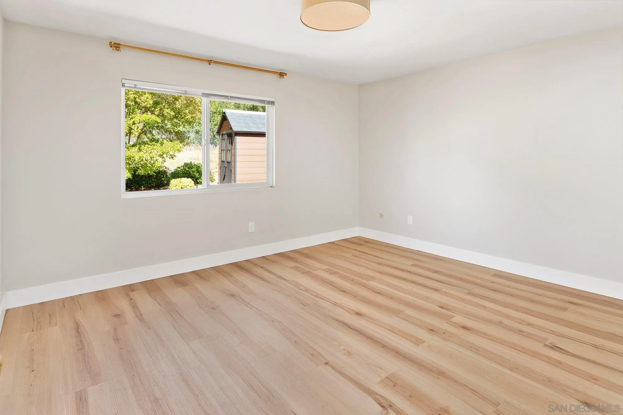 https://cdn.realtyfeed.com/cdn/127/250032392/46136b3b1c0d829b60d63c40eeeda4f4.webp