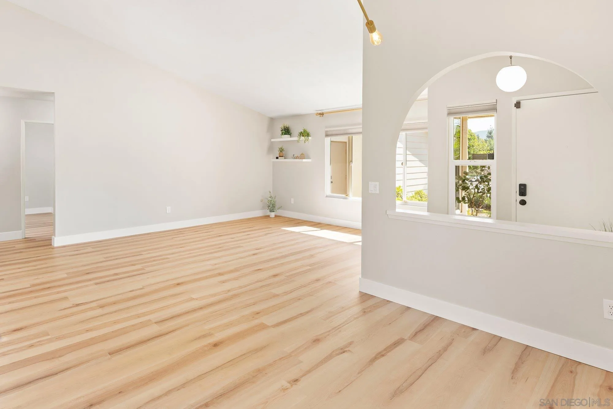 https://cdn.realtyfeed.com/cdn/127/250032392/dcb13a3628f0c8bbf4b4ab84058a725c.webp