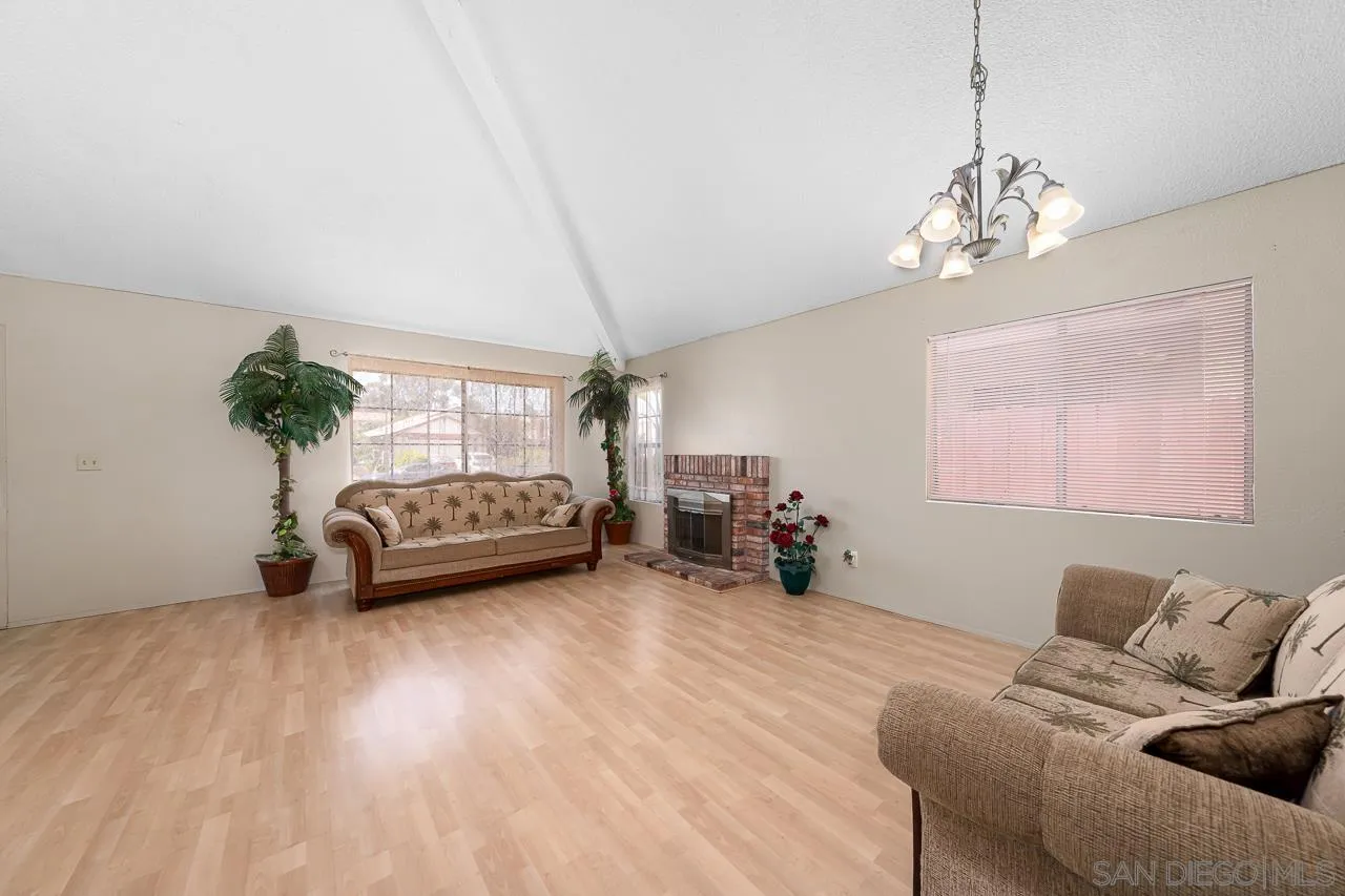 https://cdn.realtyfeed.com/cdn/127/250032426/8bbb0eff65afe6da68fe4a41a399c32c.webp