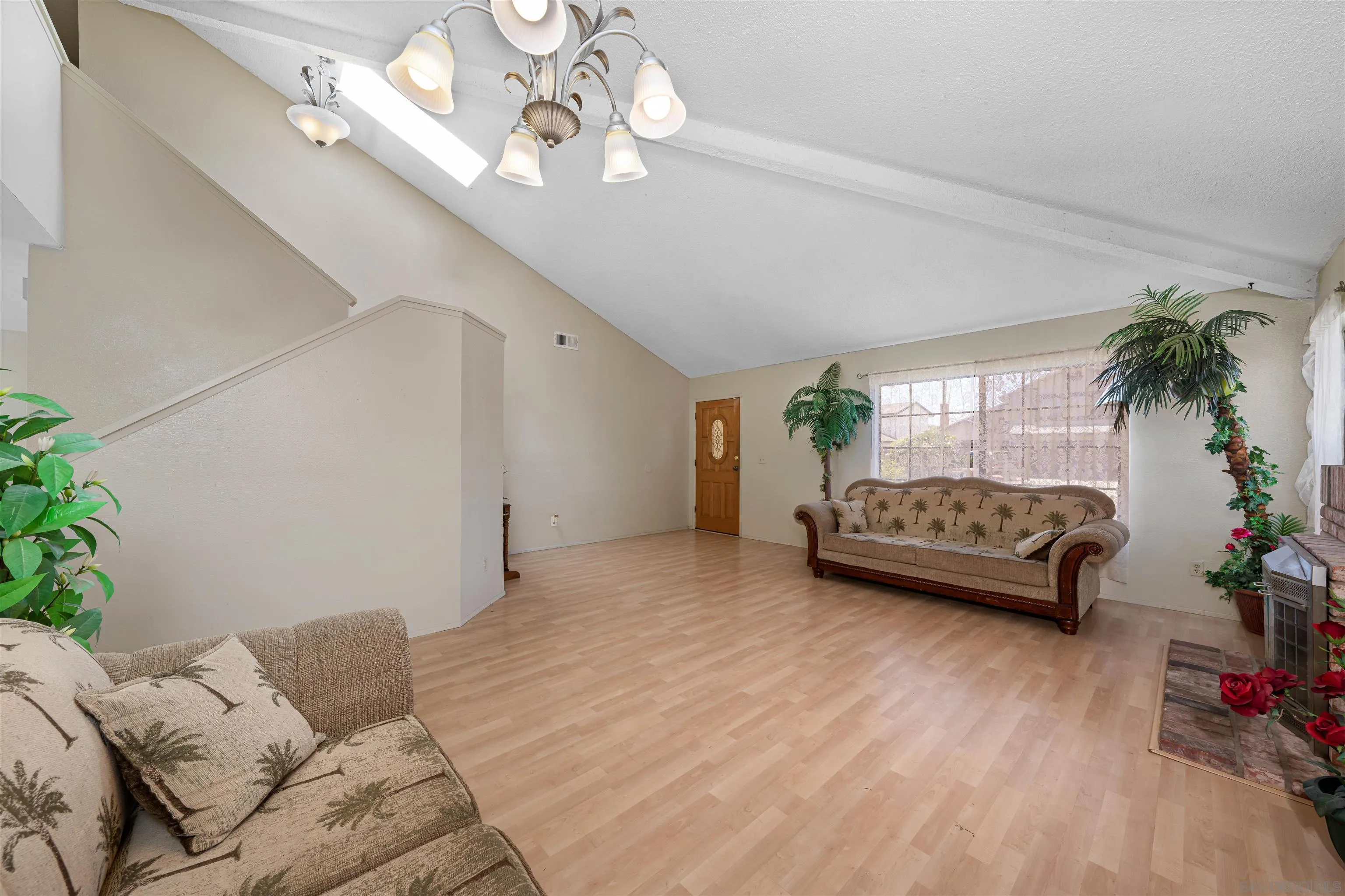 https://cdn.realtyfeed.com/cdn/127/250032426/e8c7124f82978cb32642f5567a09d49d.webp