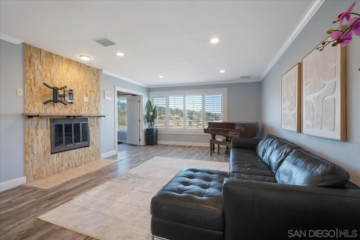 https://cdn.realtyfeed.com/cdn/127/250032492/22a25e9d23a7a942824f9b39eda498de.webp