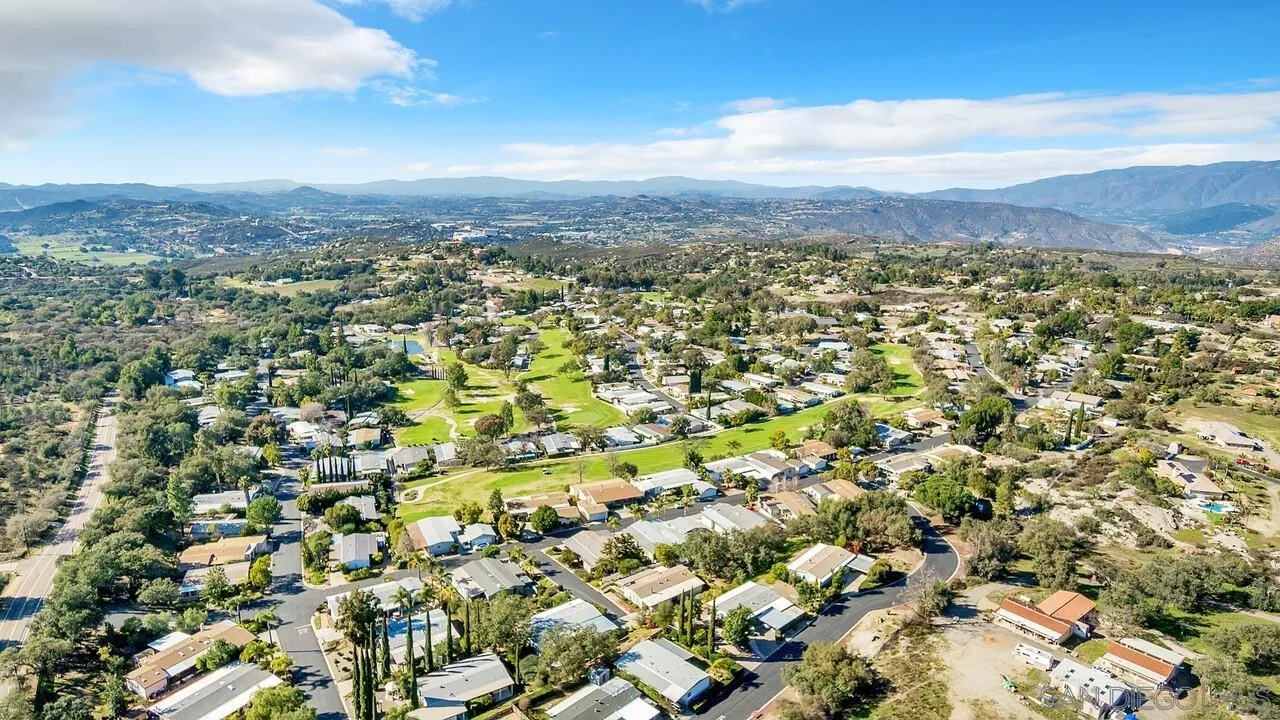 https://cdn.realtyfeed.com/cdn/127/250032508/3c4b90010b364b4791dcc2925ef8deb6.webp