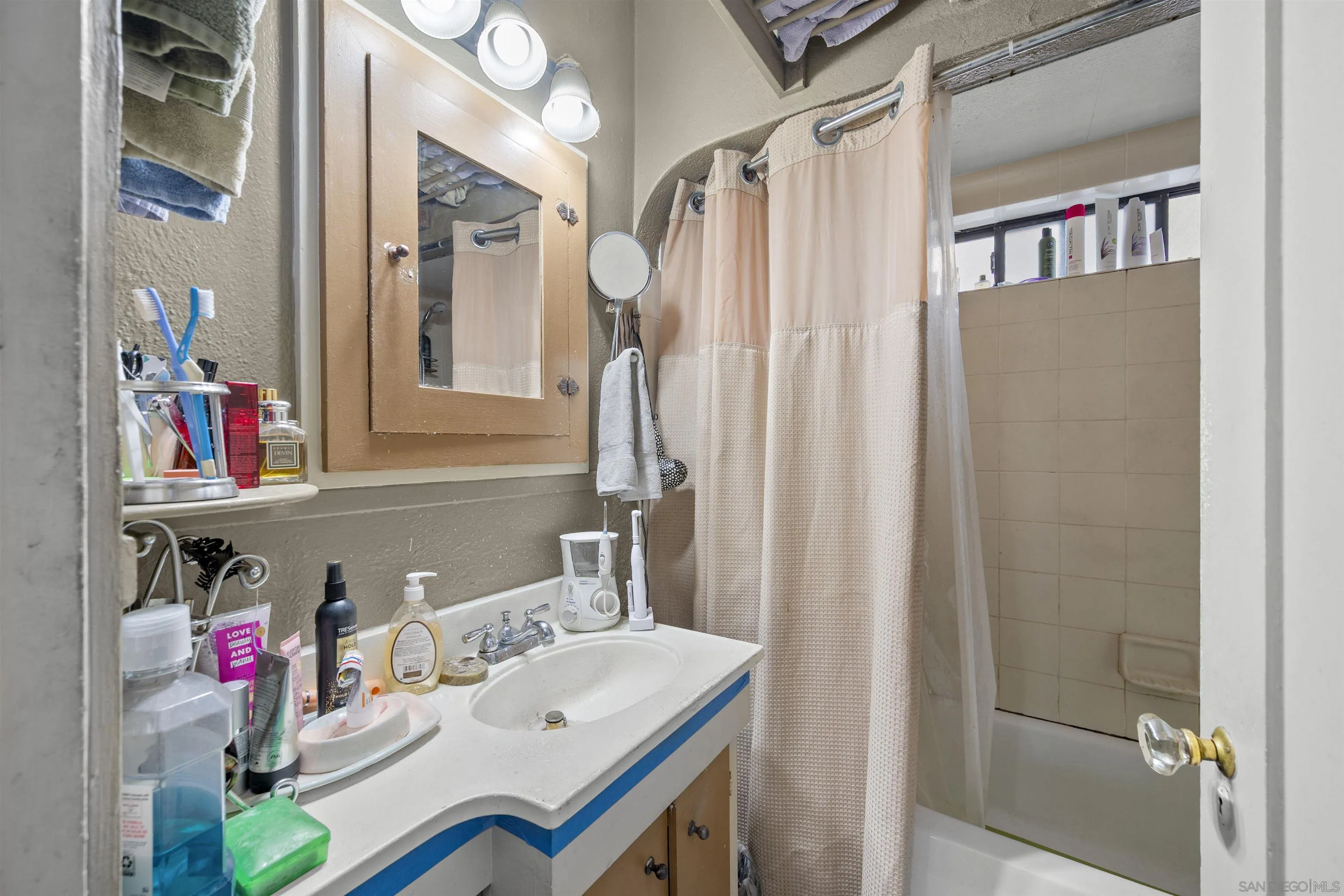 https://cdn.realtyfeed.com/cdn/127/250032533/05761882b80ac349e1b8e9685c143e8b.webp