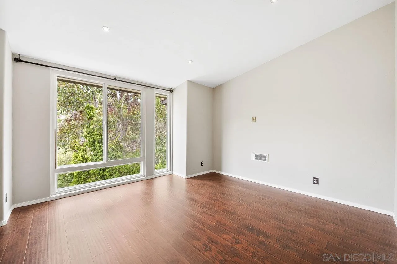 Photo #6: 250032541 Listing: Photo #6