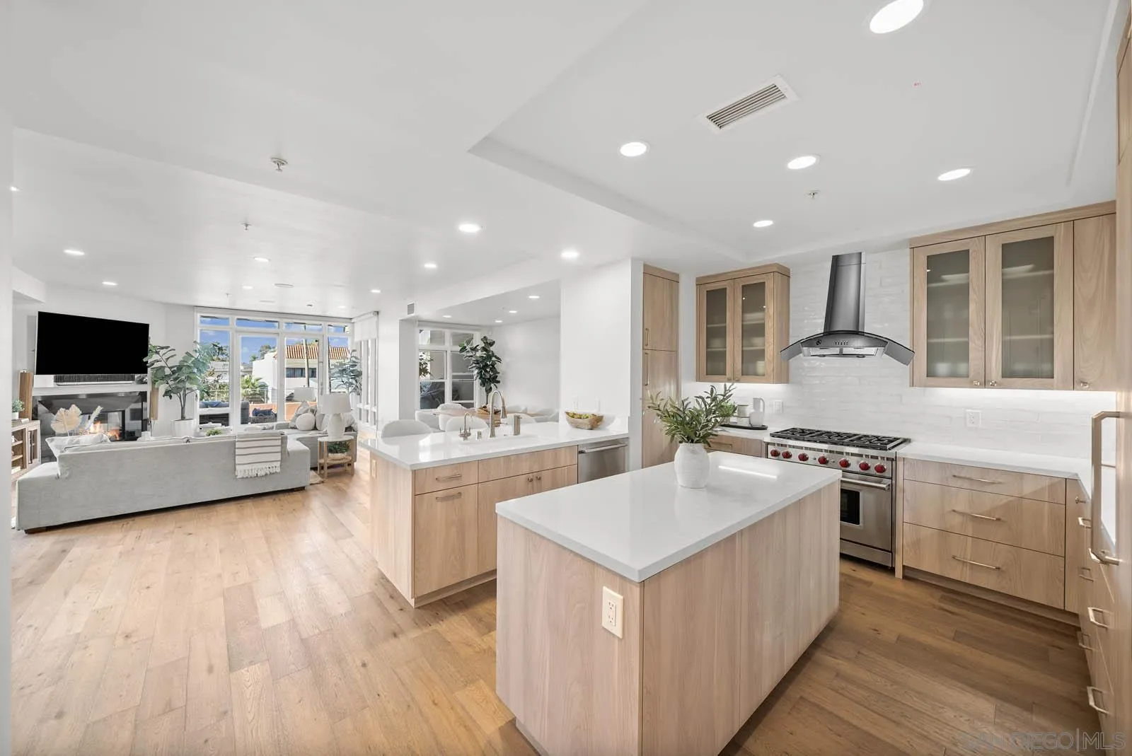 Photo #2: 250032565 Listing: Photo #2