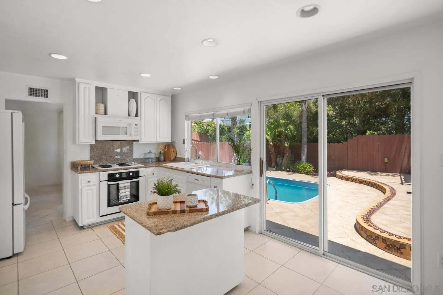 https://cdn.realtyfeed.com/cdn/127/250032580/0f054be223df9973b1cb7d239160cfab.webp