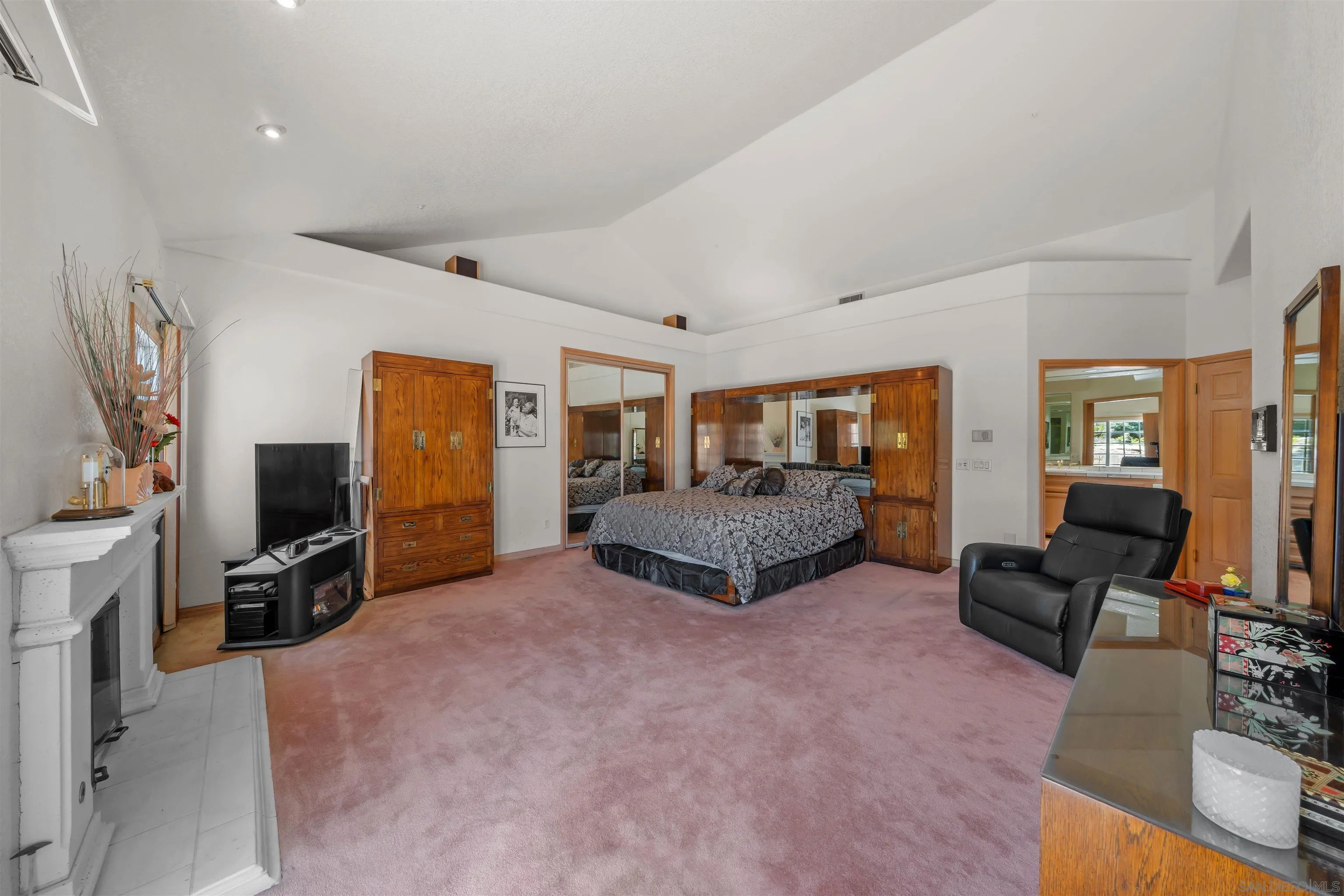 https://cdn.realtyfeed.com/cdn/127/250032587/29d740a9c80a5caab2c4b5dd00581a63.webp