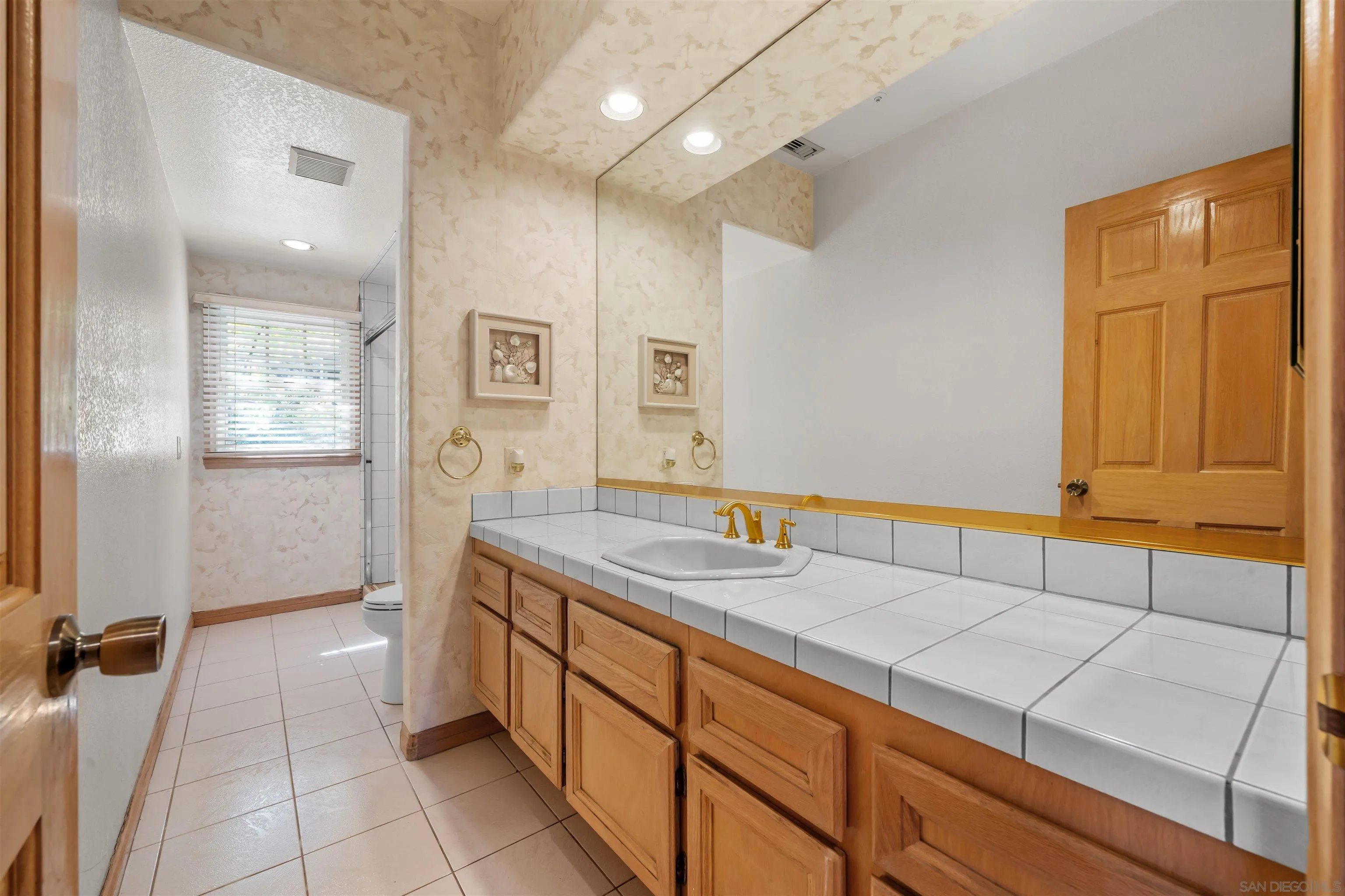 https://cdn.realtyfeed.com/cdn/127/250032587/9a93eab0180857b727bb930c287cc570.webp