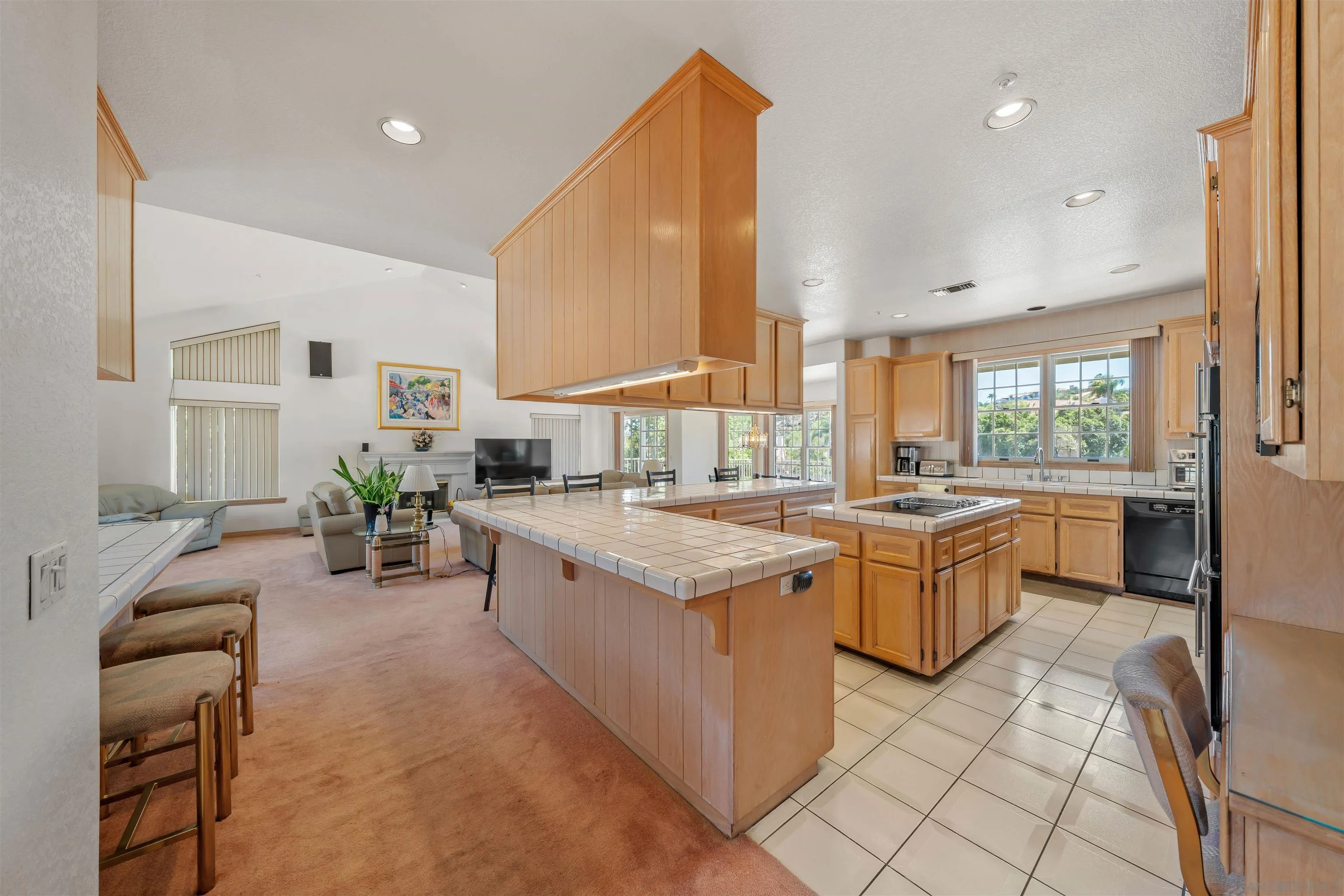 https://cdn.realtyfeed.com/cdn/127/250032587/ae84126d04eaf100f651f6e346065f8f.webp