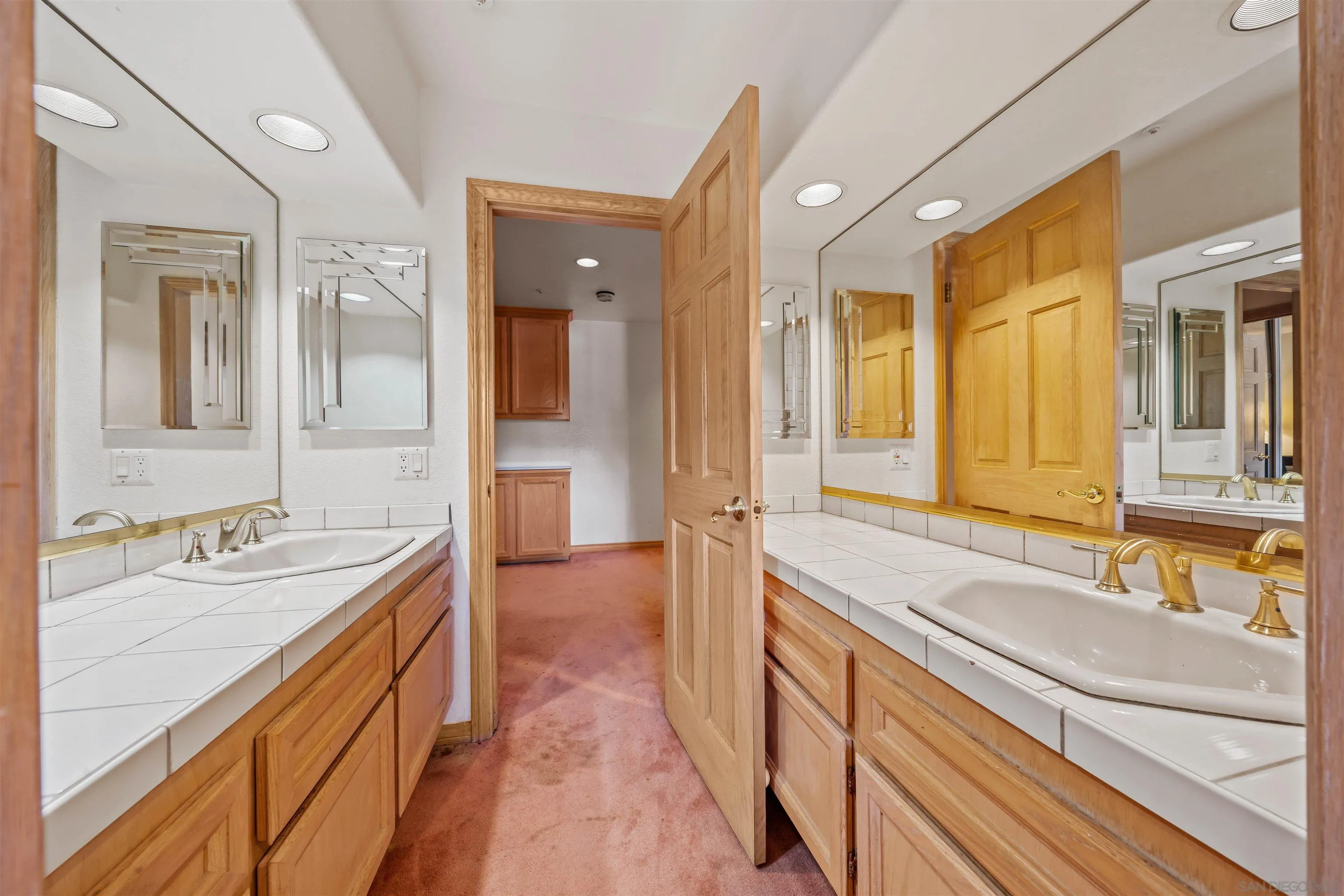 https://cdn.realtyfeed.com/cdn/127/250032587/d0cddbdcc8e494238d9da8b8171a734d.webp