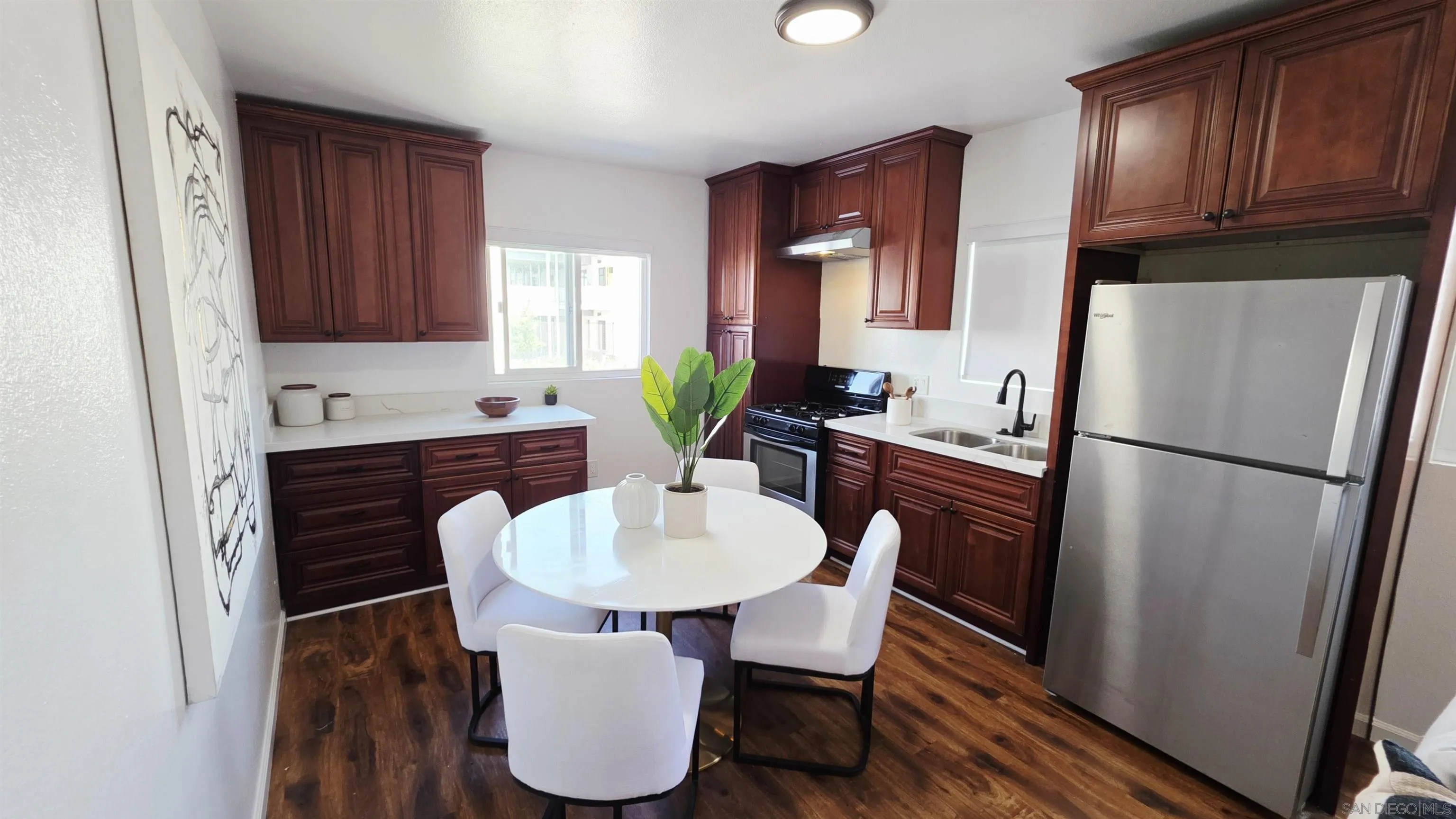 https://cdn.realtyfeed.com/cdn/127/250032598/74ce95800465bff772b47c431dce5d26.webp