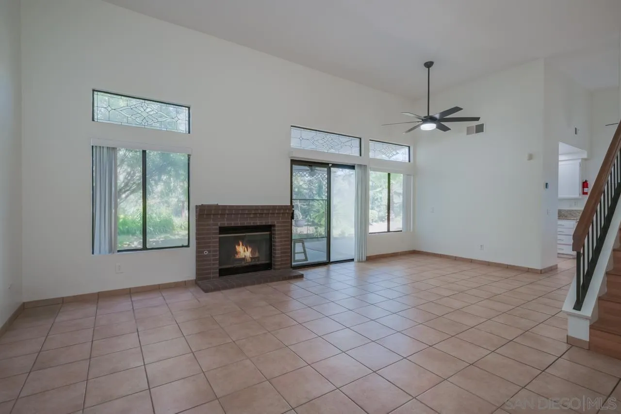 Photo #3: 250032601 Listing 