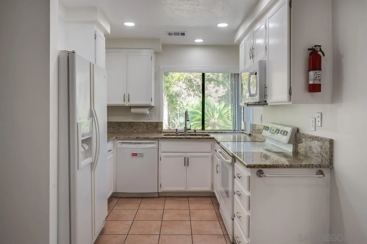 Photo #8: 250032601 Listing: Photo #8