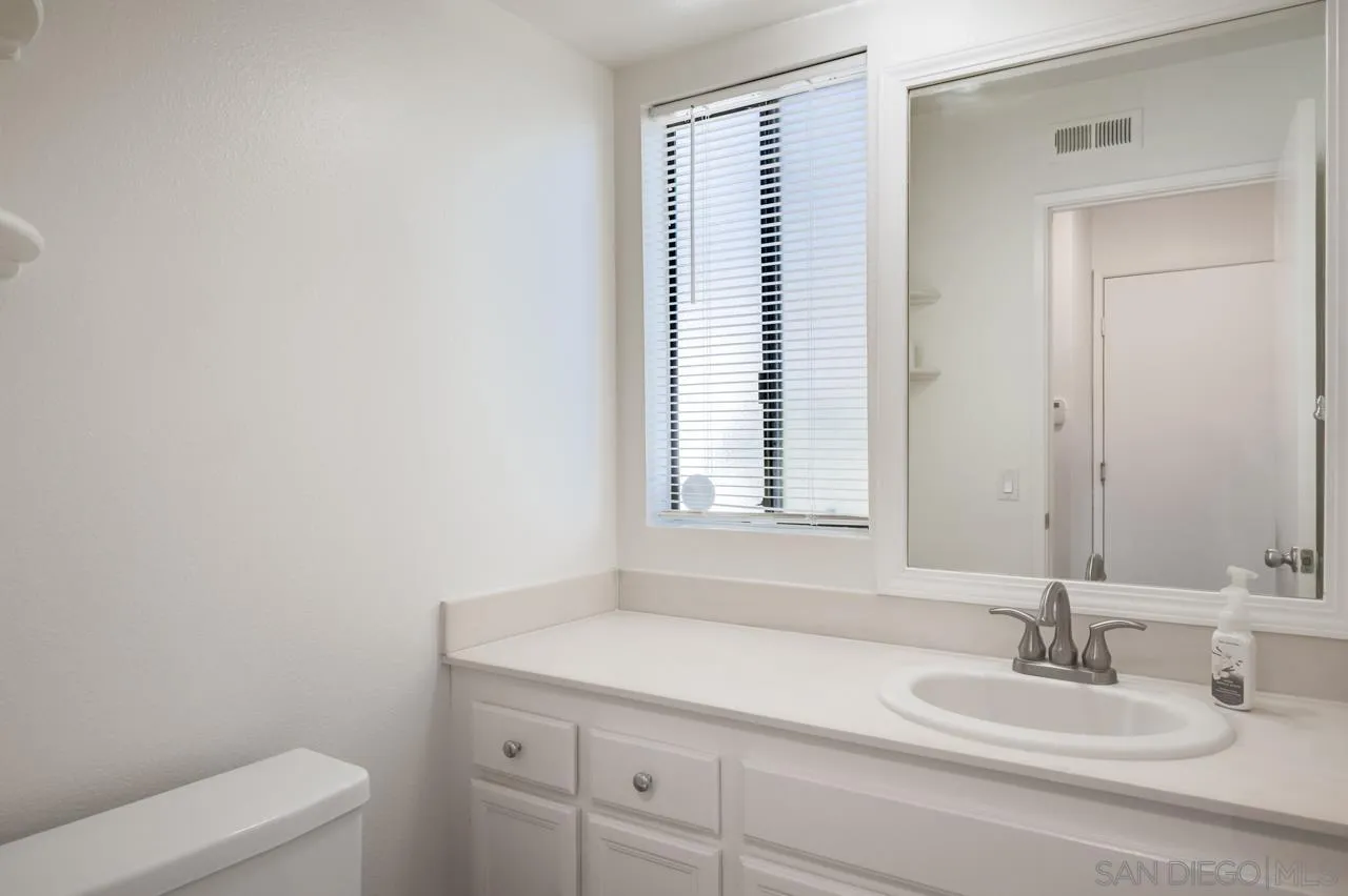 Photo #12: 250032601 Listing: Photo #12