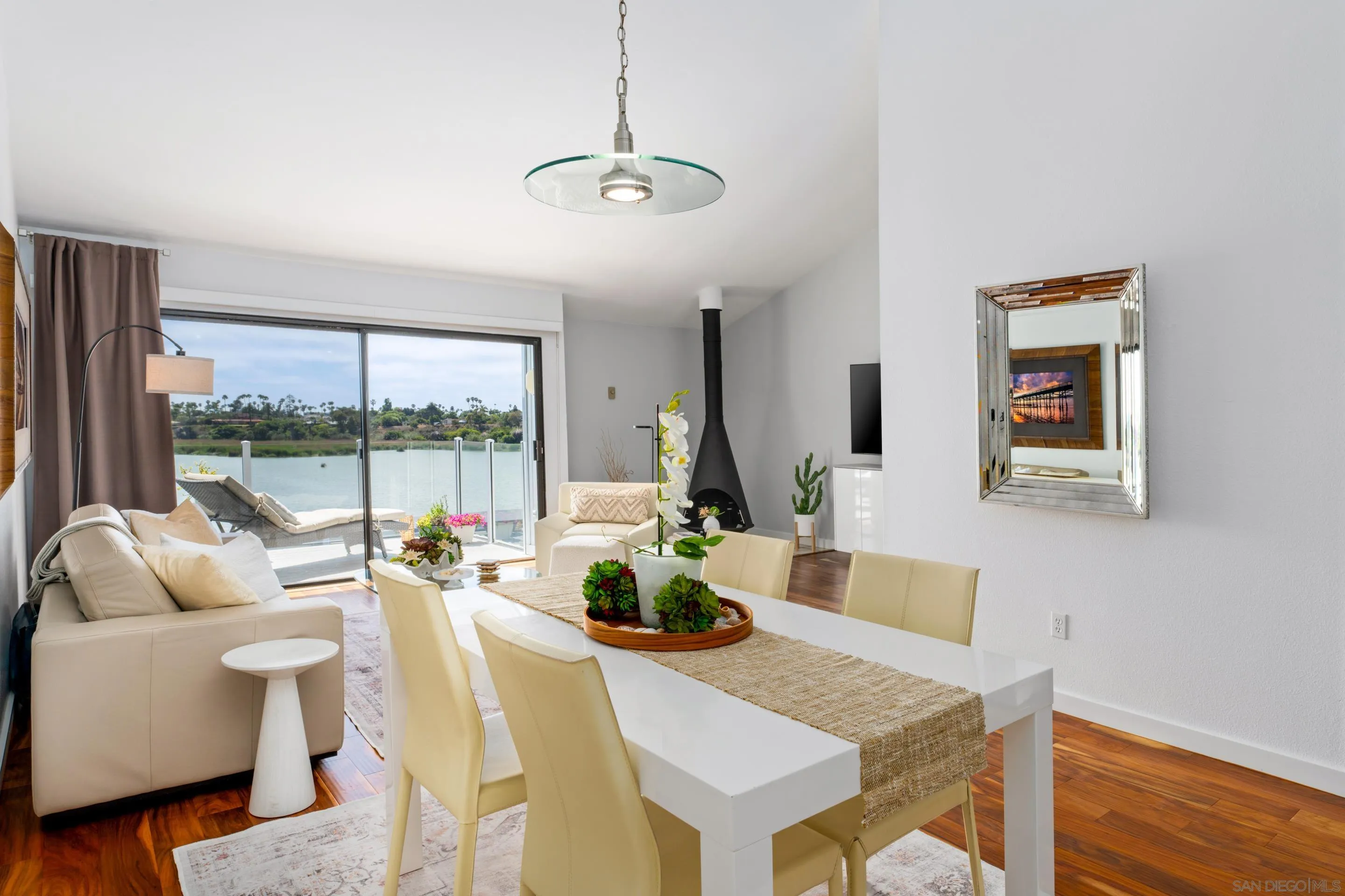 https://cdn.realtyfeed.com/cdn/127/250032606/2ff26e1fea5fc385e93e363fa98439c1.webp