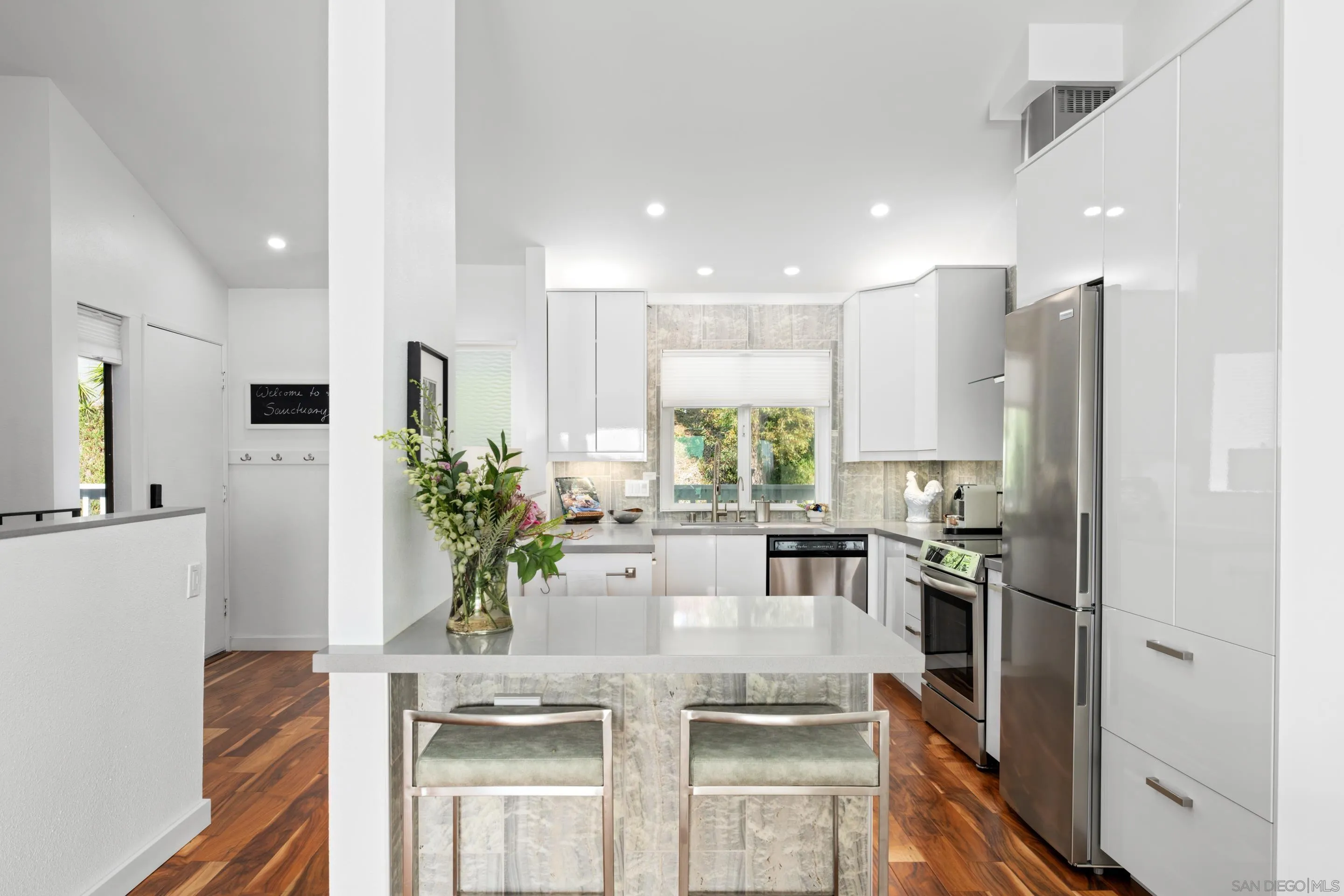 https://cdn.realtyfeed.com/cdn/127/250032606/a68f98eaffd1422465b3b054a87c8b4c.webp