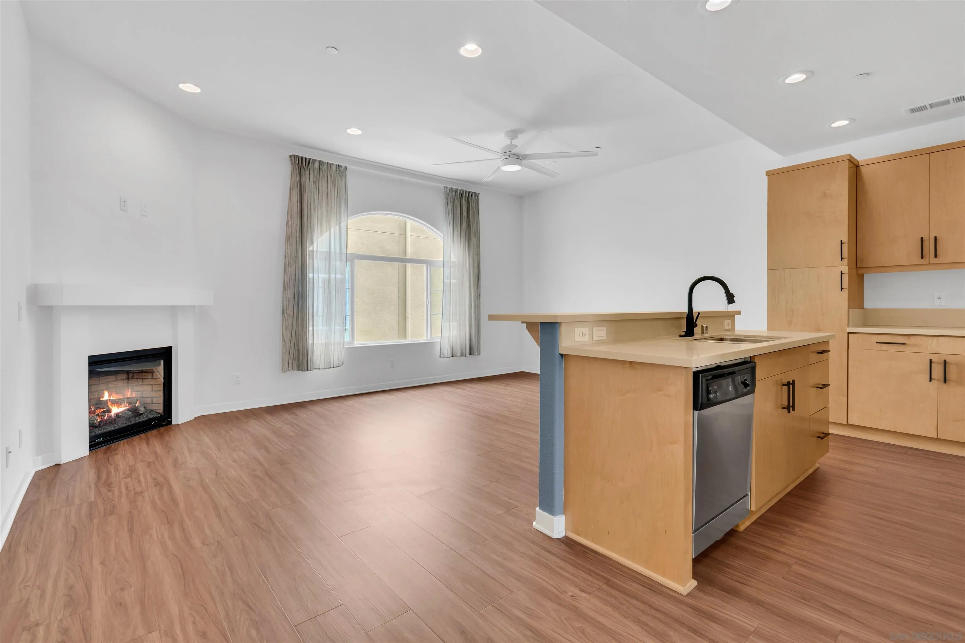 Photo #5: 250032607 Listing 