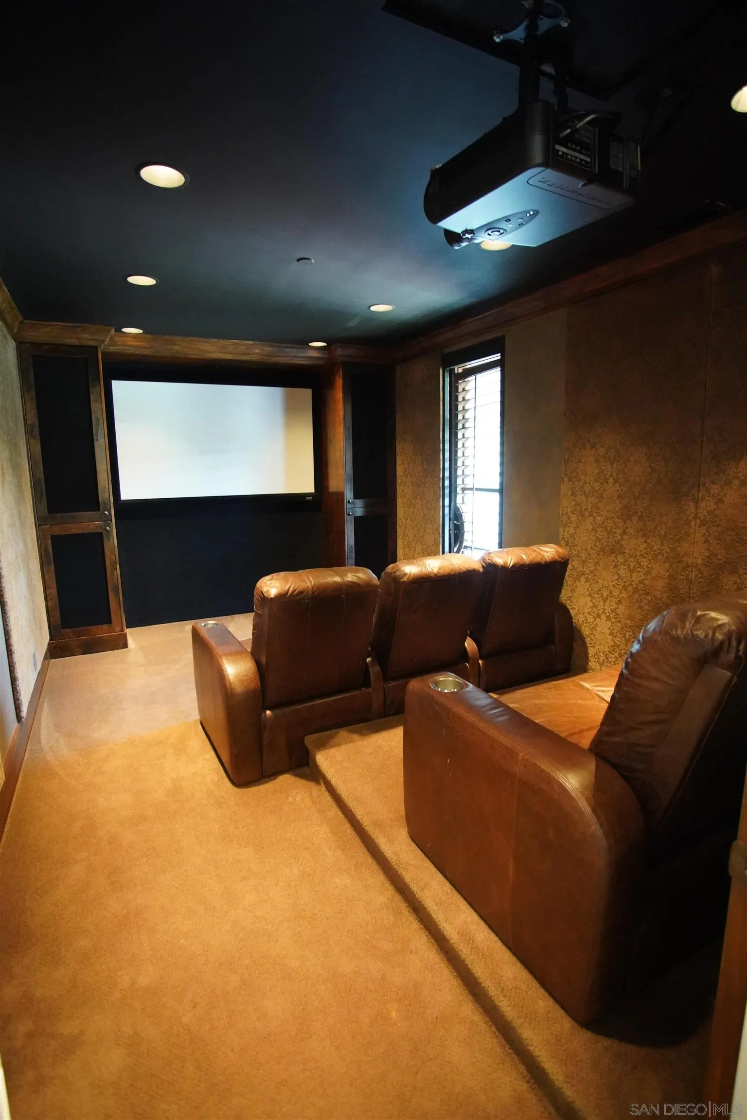 https://cdn.realtyfeed.com/cdn/127/250032633/2c71962fbfa4a993f13f9440d7520556.webp