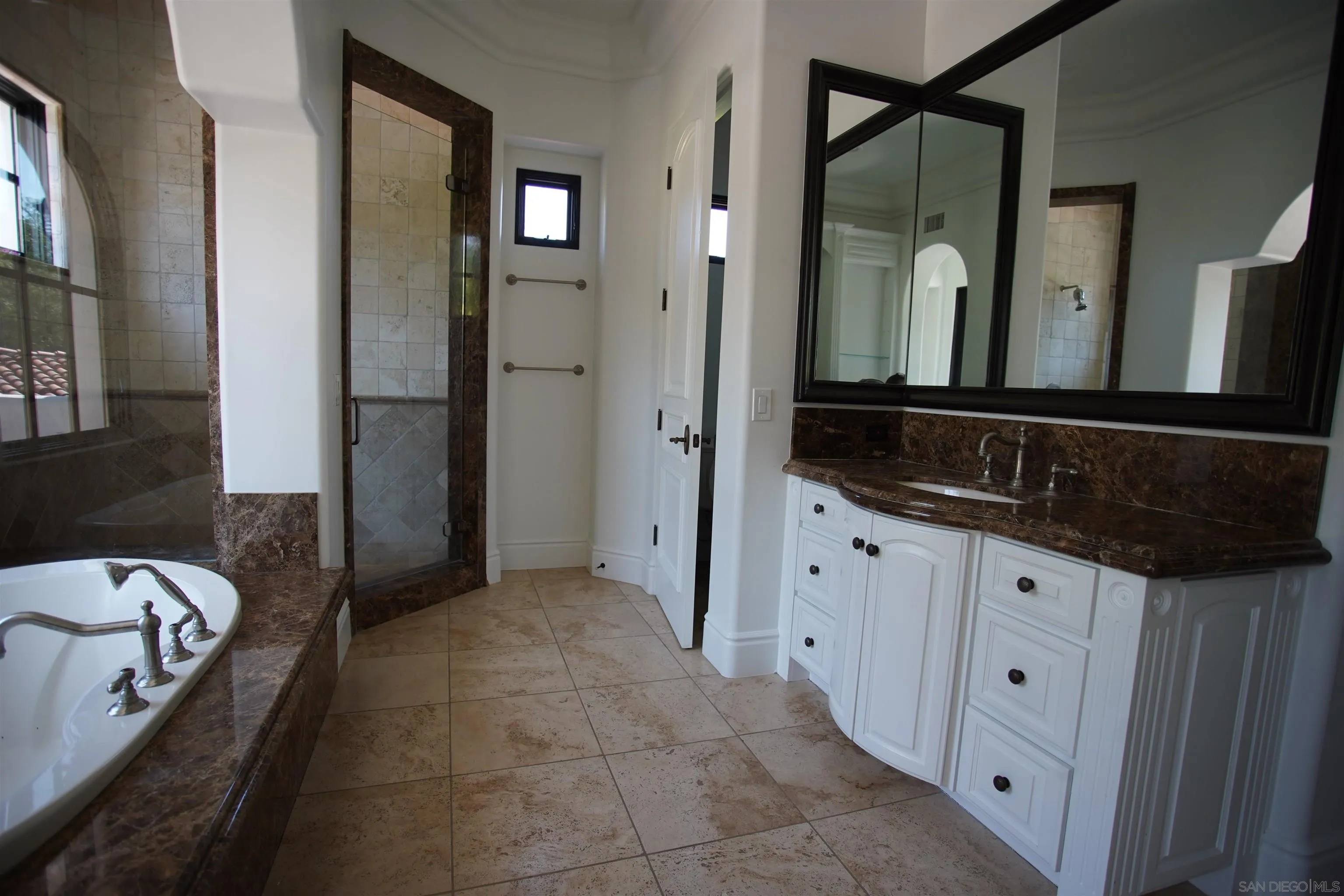 https://cdn.realtyfeed.com/cdn/127/250032633/415085d3d634a11346ff8da4d692659c.webp