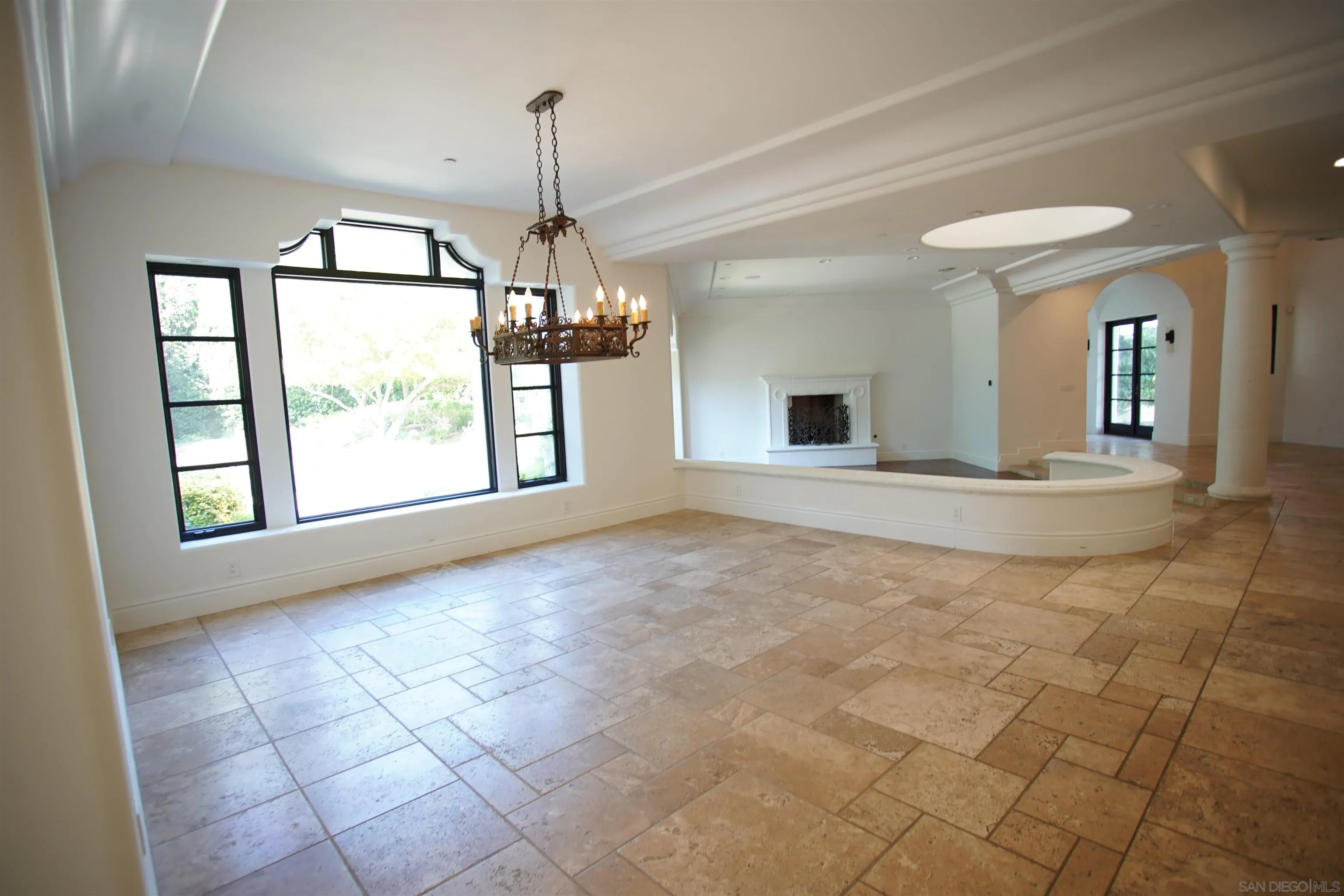 https://cdn.realtyfeed.com/cdn/127/250032633/87b02f4cd4440615f8d8182dbcaa9458.webp