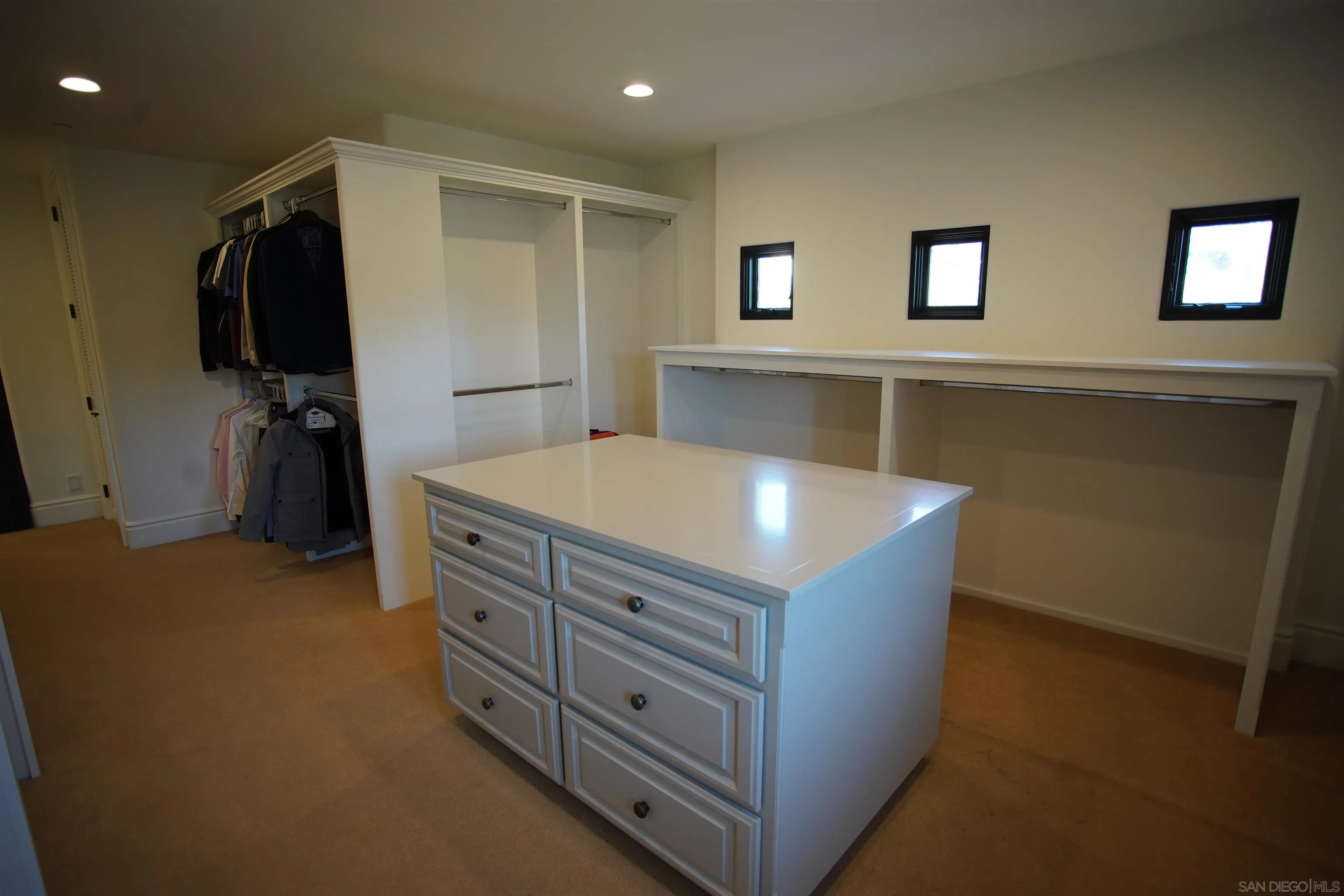 https://cdn.realtyfeed.com/cdn/127/250032633/aa7bcb9005707906f2f2a36008e8d77e.webp