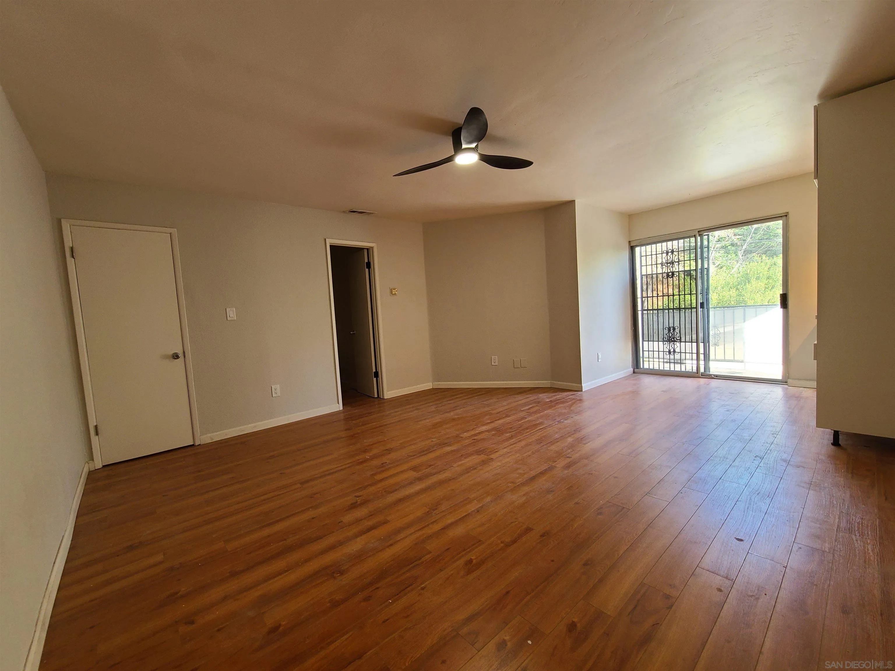 https://cdn.realtyfeed.com/cdn/127/250032672/5f8fa273110b8fe208e79312441db8f6.webp