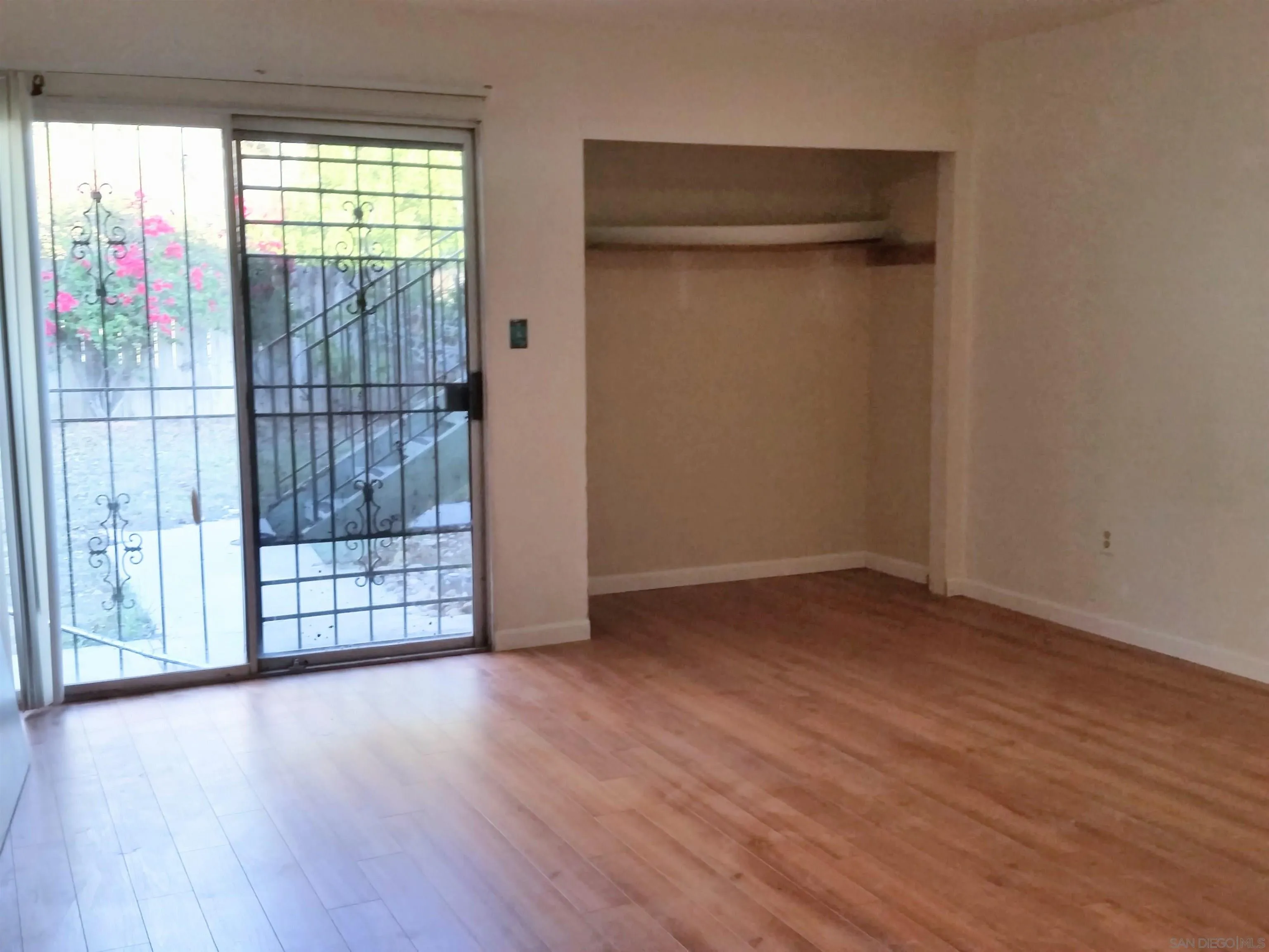 https://cdn.realtyfeed.com/cdn/127/250032672/6e4a7b1840bd5a6a99bc951ec082516e.webp
