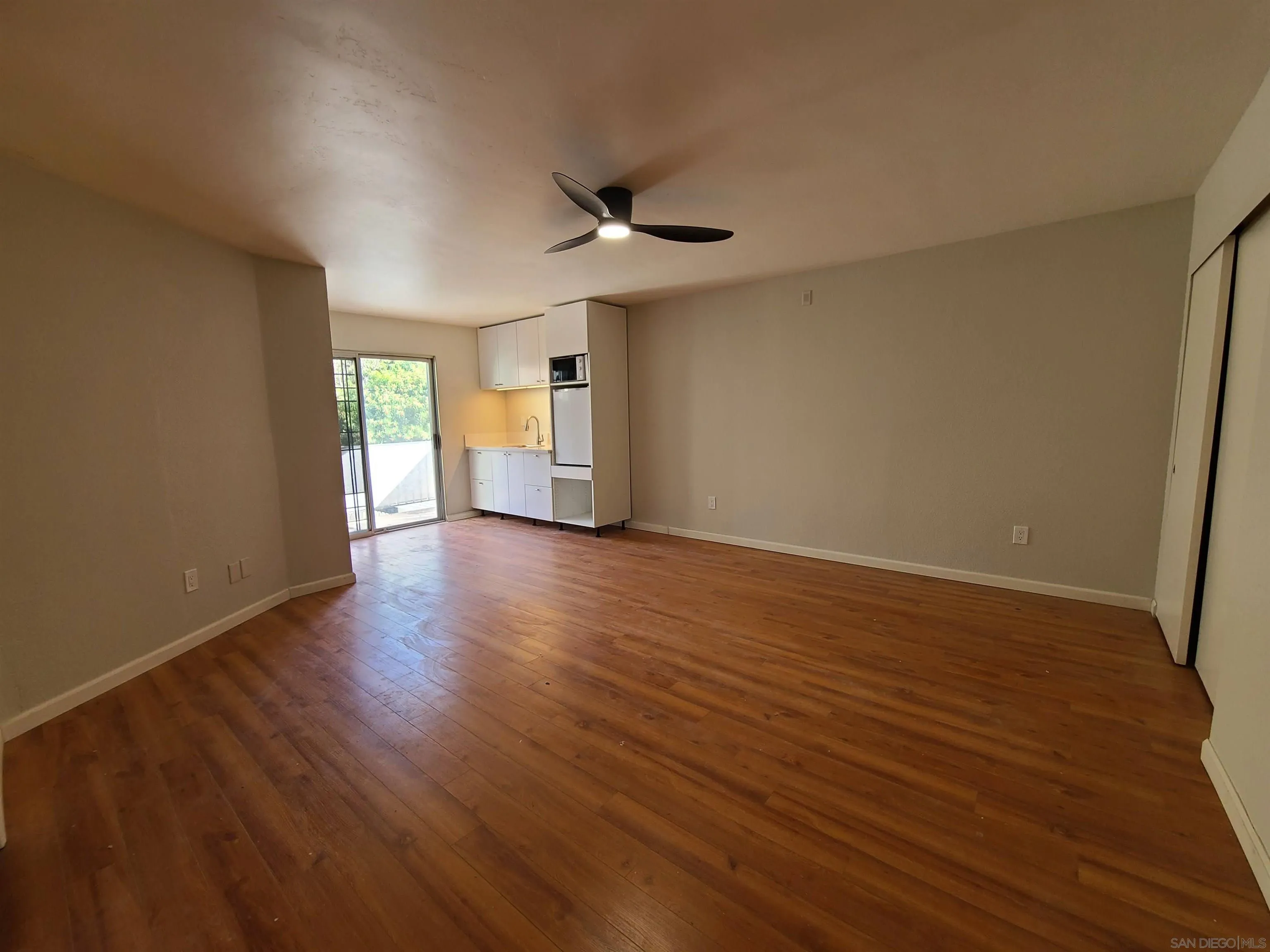 https://cdn.realtyfeed.com/cdn/127/250032672/9a44e5247897b04ba3bacc153c01dbb1.webp