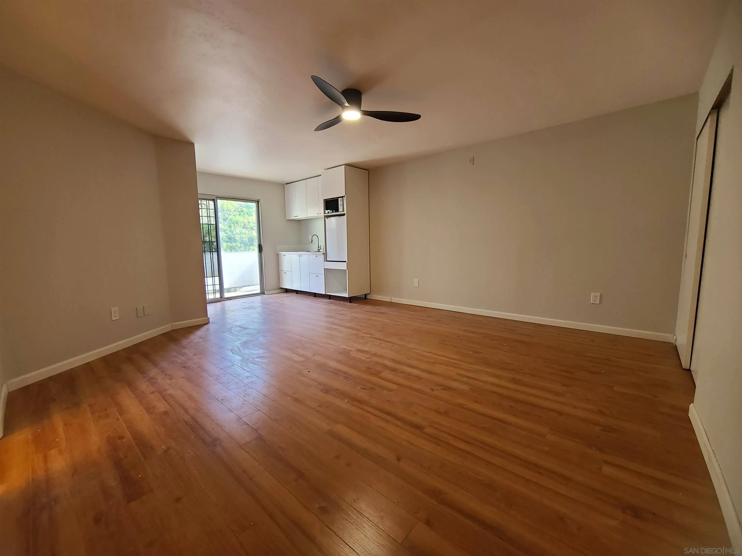 https://cdn.realtyfeed.com/cdn/127/250032672/eb1d2ffd19cdb555e50ee71423cd4e32.webp