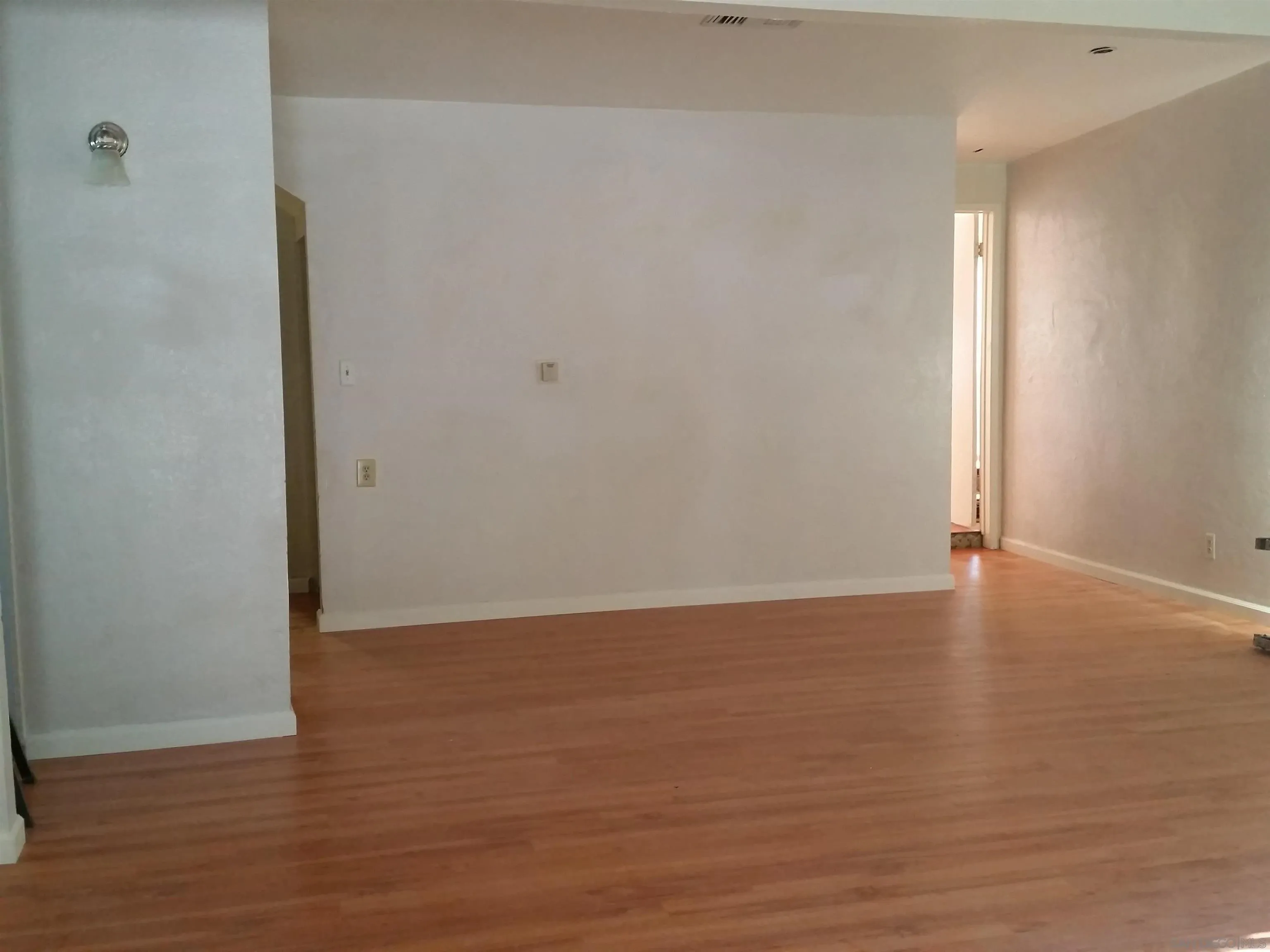 https://cdn.realtyfeed.com/cdn/127/250032672/f830684eceaabf98b27f654c986ea6b3.webp