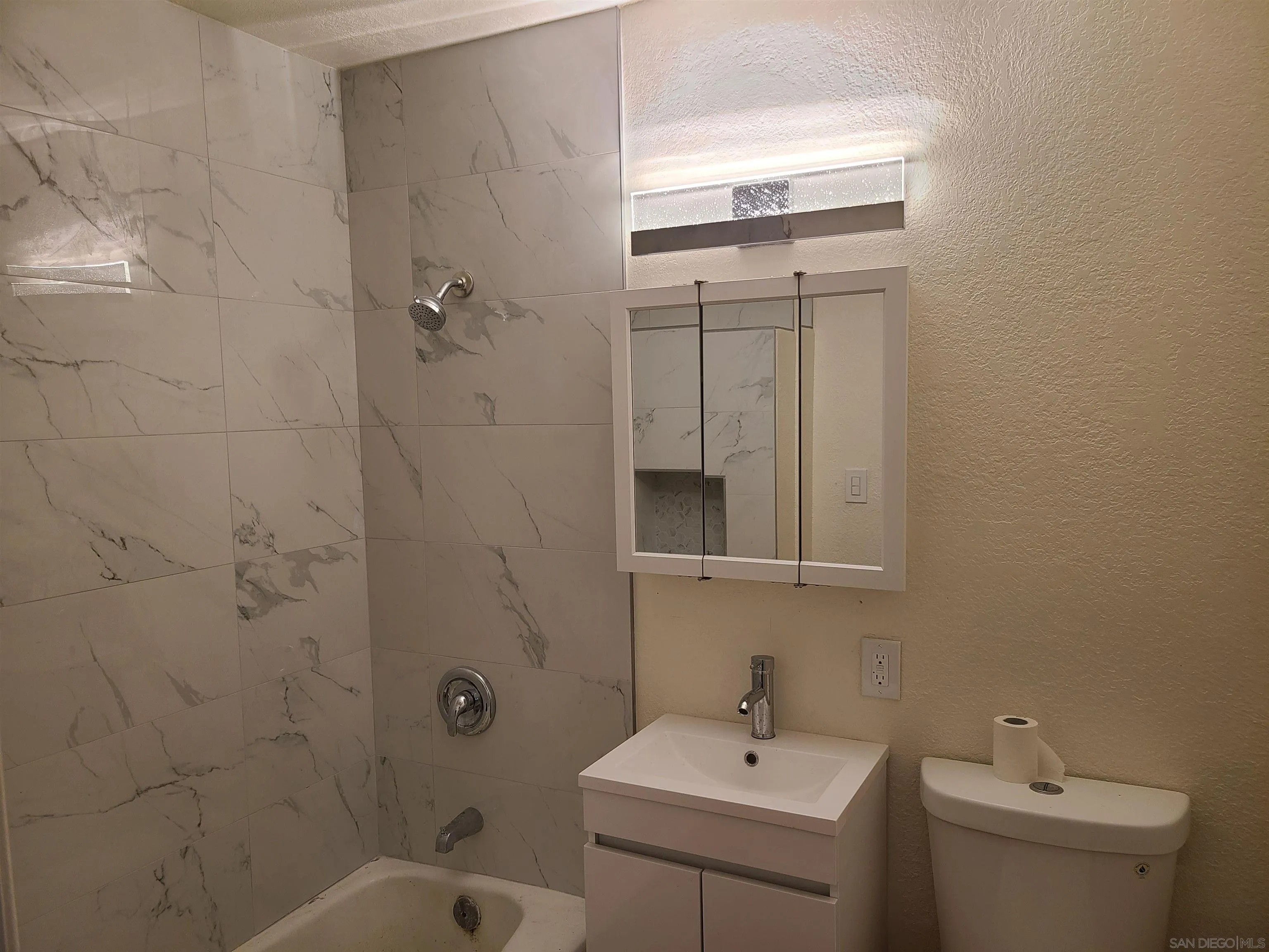 https://cdn.realtyfeed.com/cdn/127/250032672/fc15702877be83971c1f928588805c08.webp