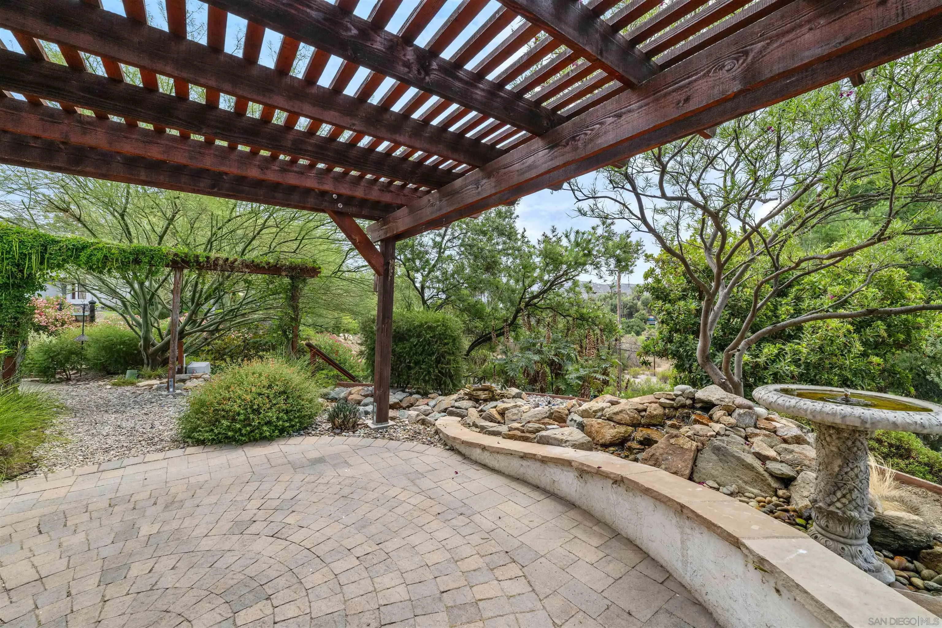 https://cdn.realtyfeed.com/cdn/127/250032698/78ee1636bd66338d7c9f480c4090650b.webp