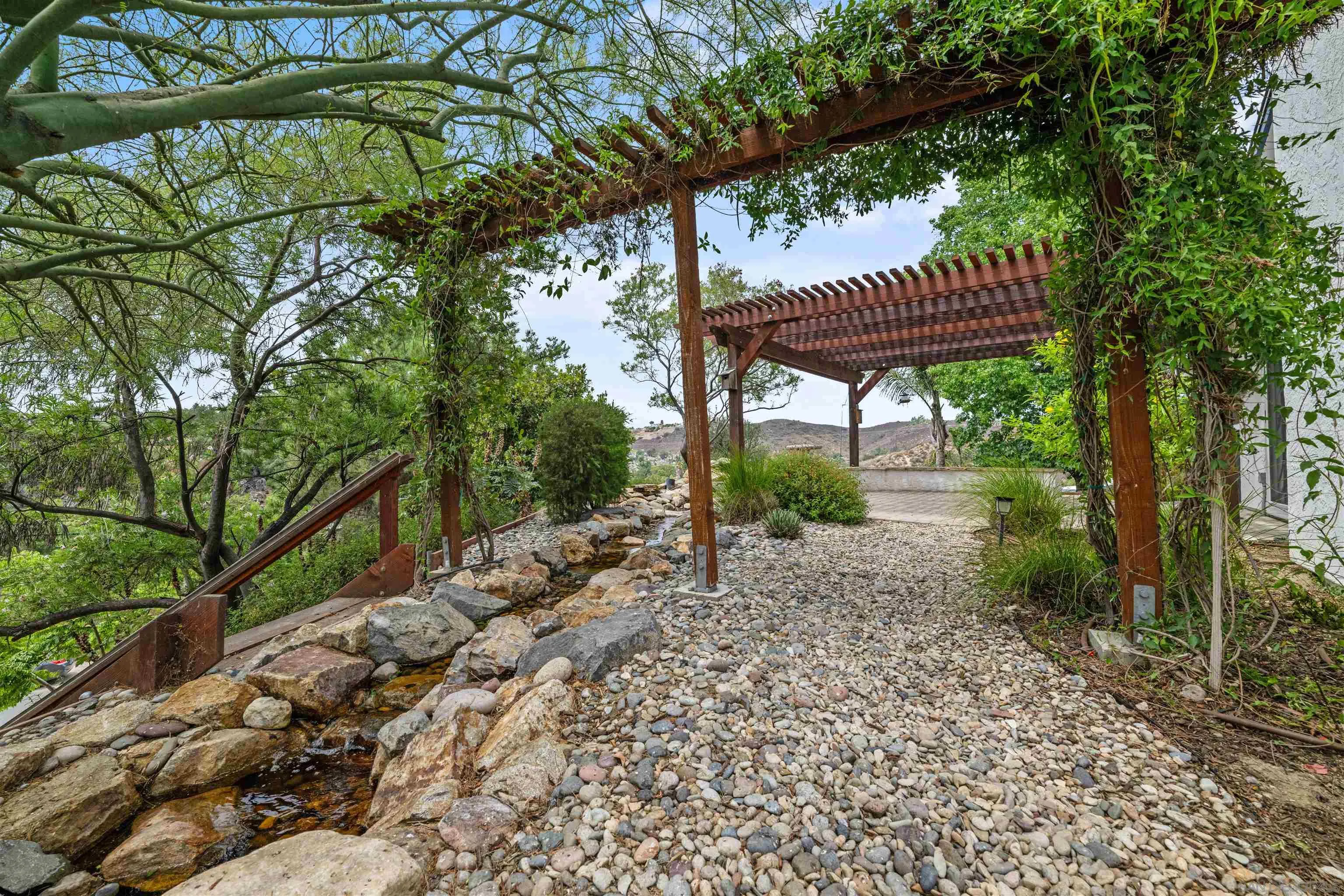 https://cdn.realtyfeed.com/cdn/127/250032698/8eb68bd68d2bdec4bf664300dff93794.webp