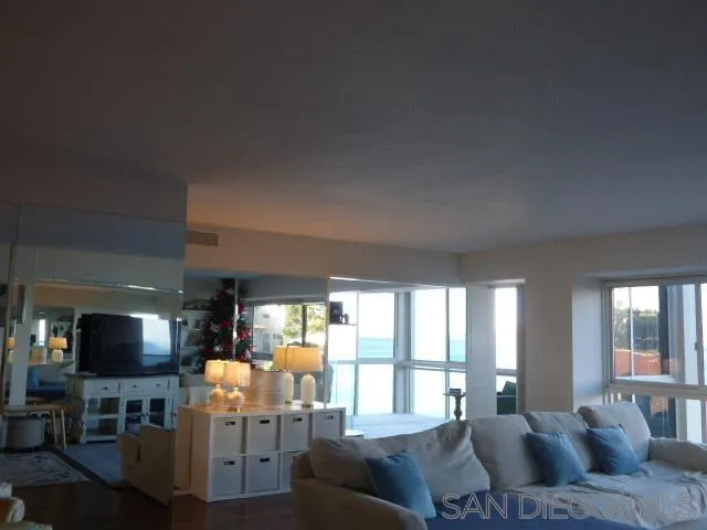 https://cdn.realtyfeed.com/cdn/127/250032722/841bc38c957a79f6b9ec0883a271485e.webp