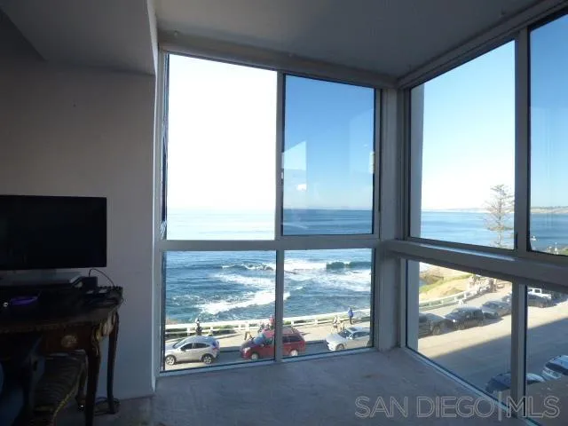 https://cdn.realtyfeed.com/cdn/127/250032722/8b5dacc1a27486f977cf3432f56d3176.webp