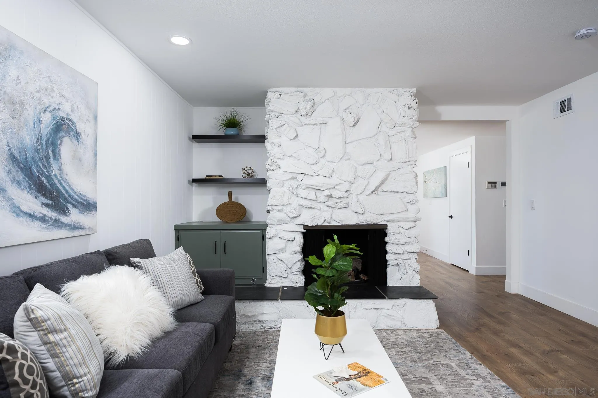 https://cdn.realtyfeed.com/cdn/127/250032744/04194a62a3b7561539ea79935ac11b00.webp
