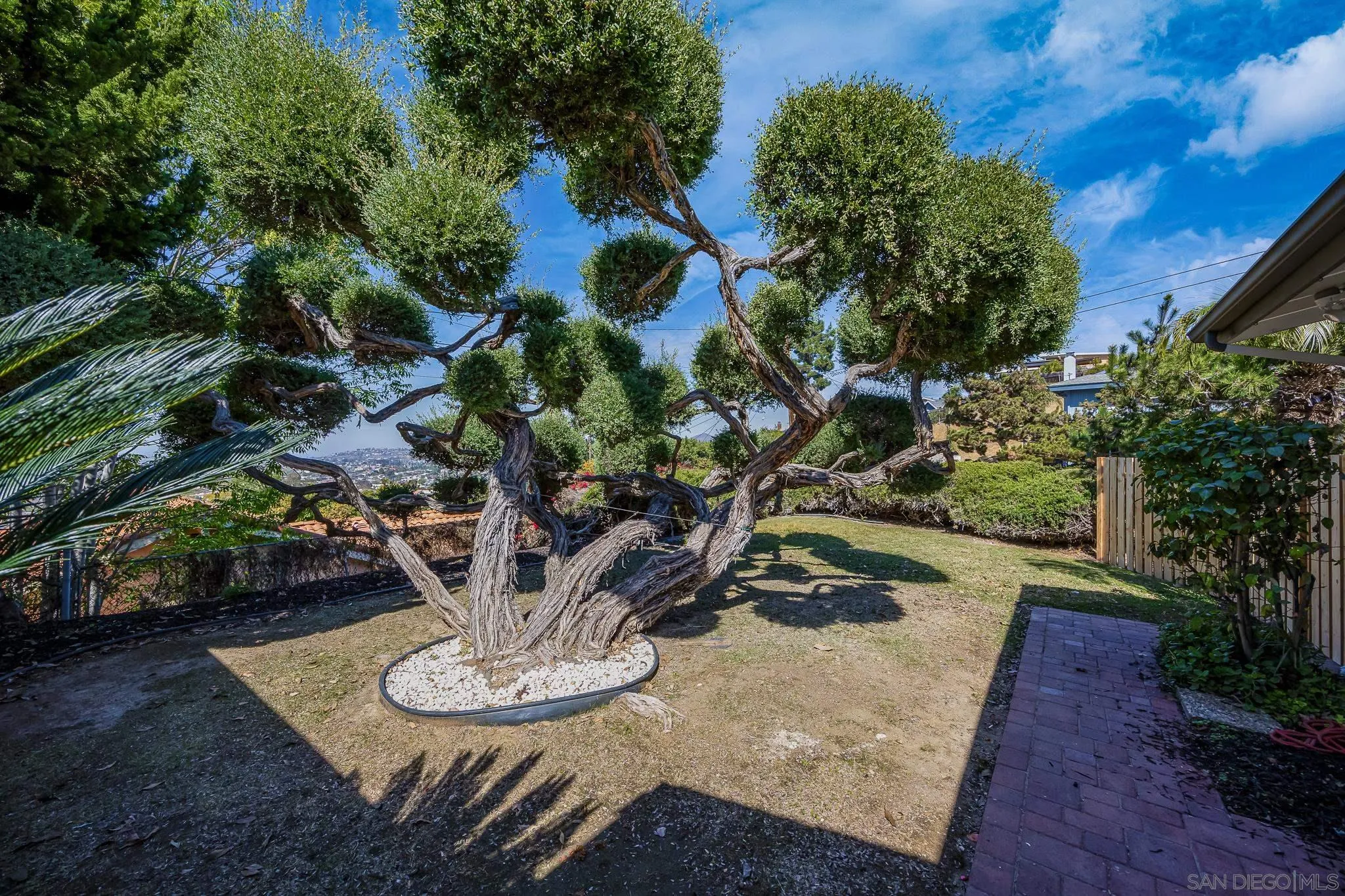 https://cdn.realtyfeed.com/cdn/127/250032744/0bd31dacd8ce398232c41d4cfd23112d.webp
