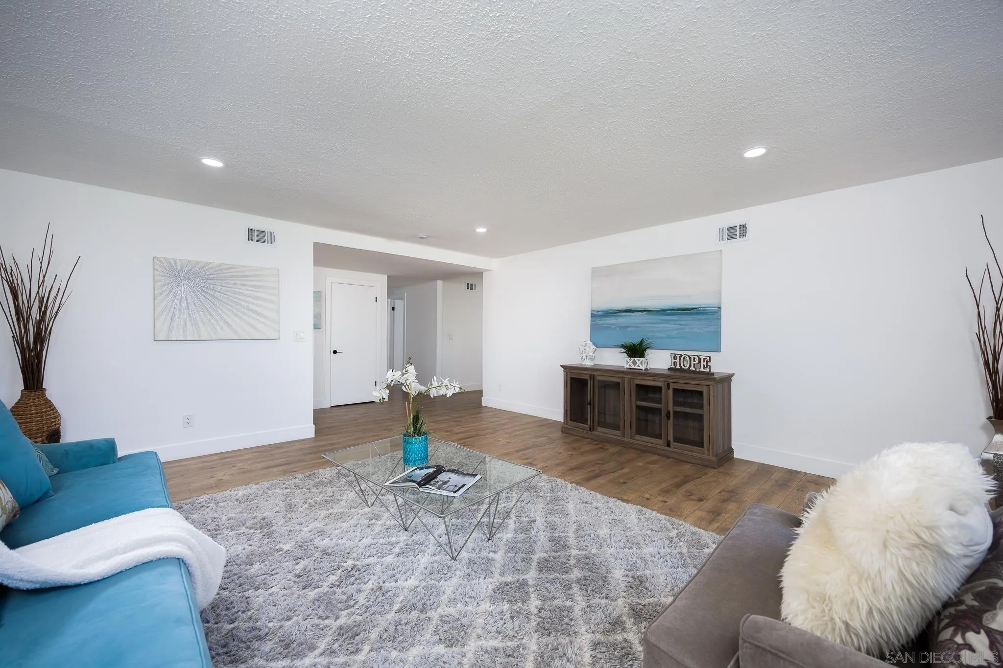 https://cdn.realtyfeed.com/cdn/127/250032744/4fa96505c7ce782c71111963ad32b589.webp