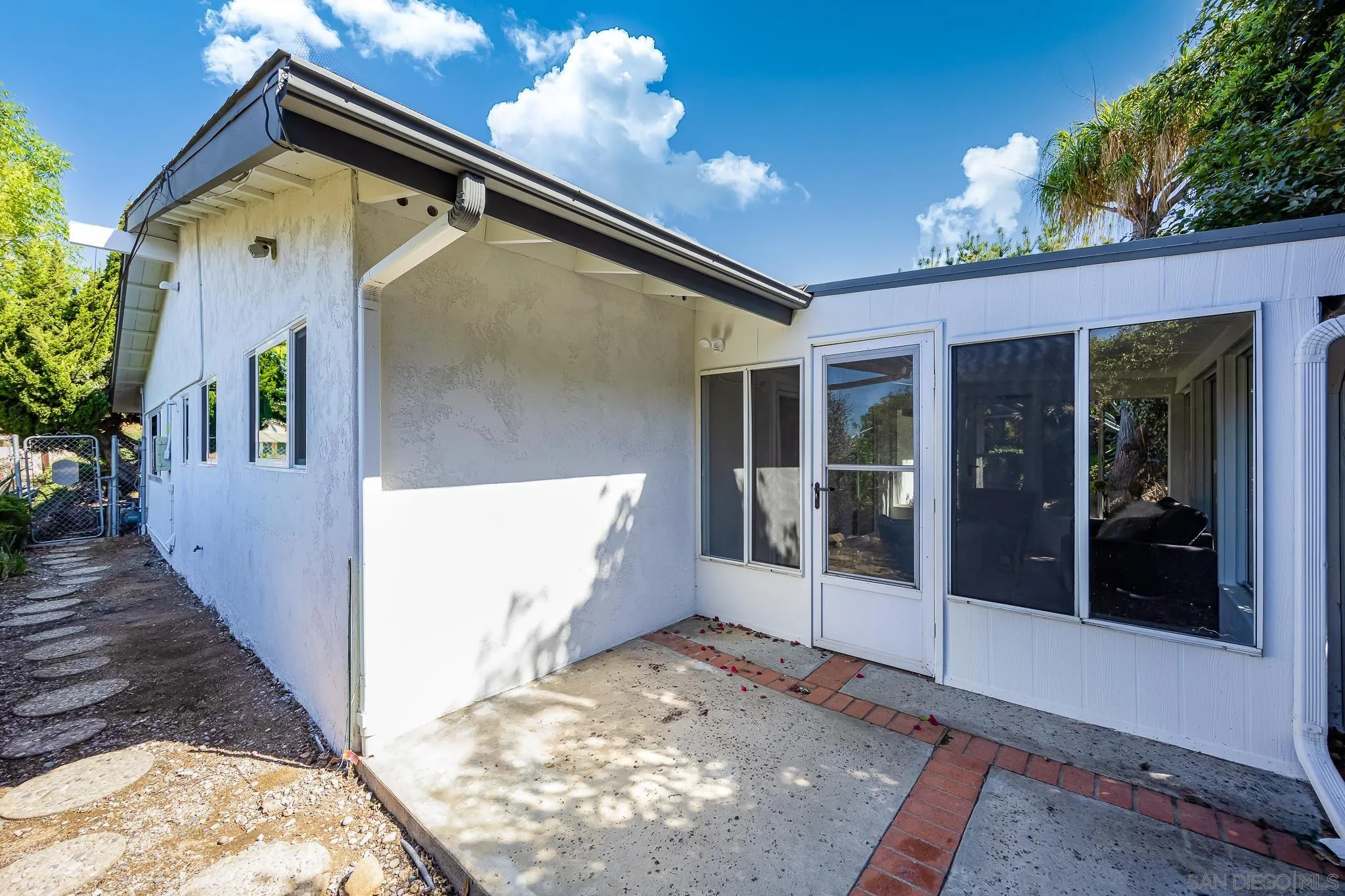 https://cdn.realtyfeed.com/cdn/127/250032744/76adb14c8583a4ddbea6fbad096a462e.webp
