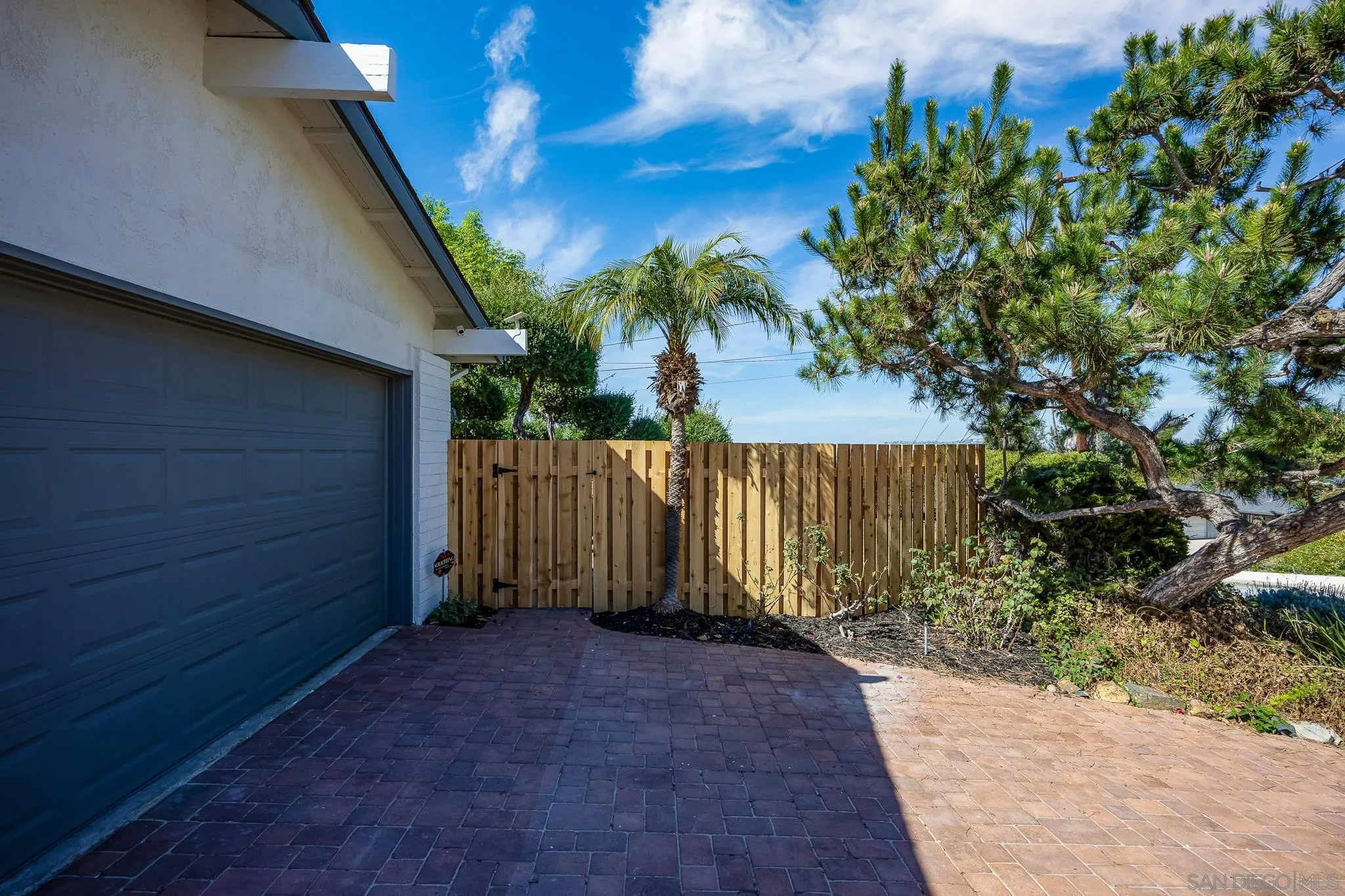 https://cdn.realtyfeed.com/cdn/127/250032744/8af552e7bb1071e515e8ba213856b958.webp