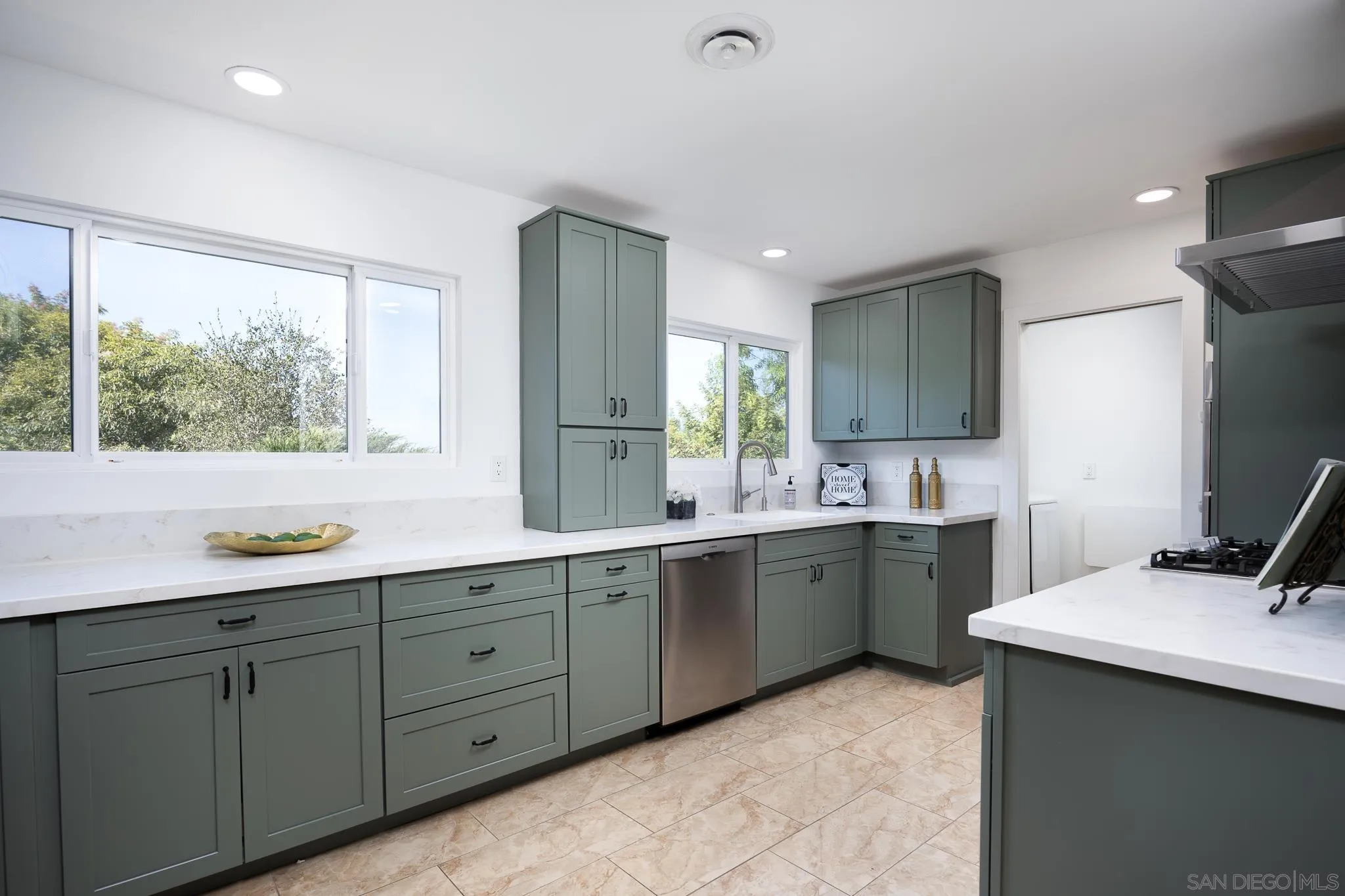 https://cdn.realtyfeed.com/cdn/127/250032744/dafeb4d5de0ccf3ac529c06641fe5987.webp