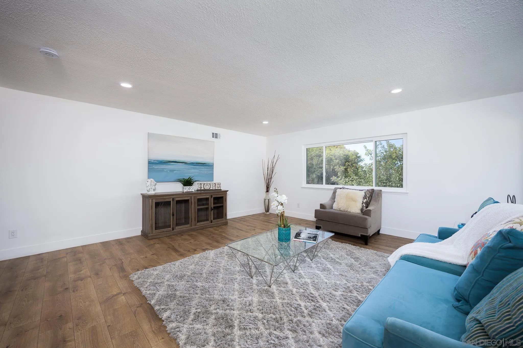 https://cdn.realtyfeed.com/cdn/127/250032744/f16f55153790d8bfe5bbb30dc730d5a3.webp