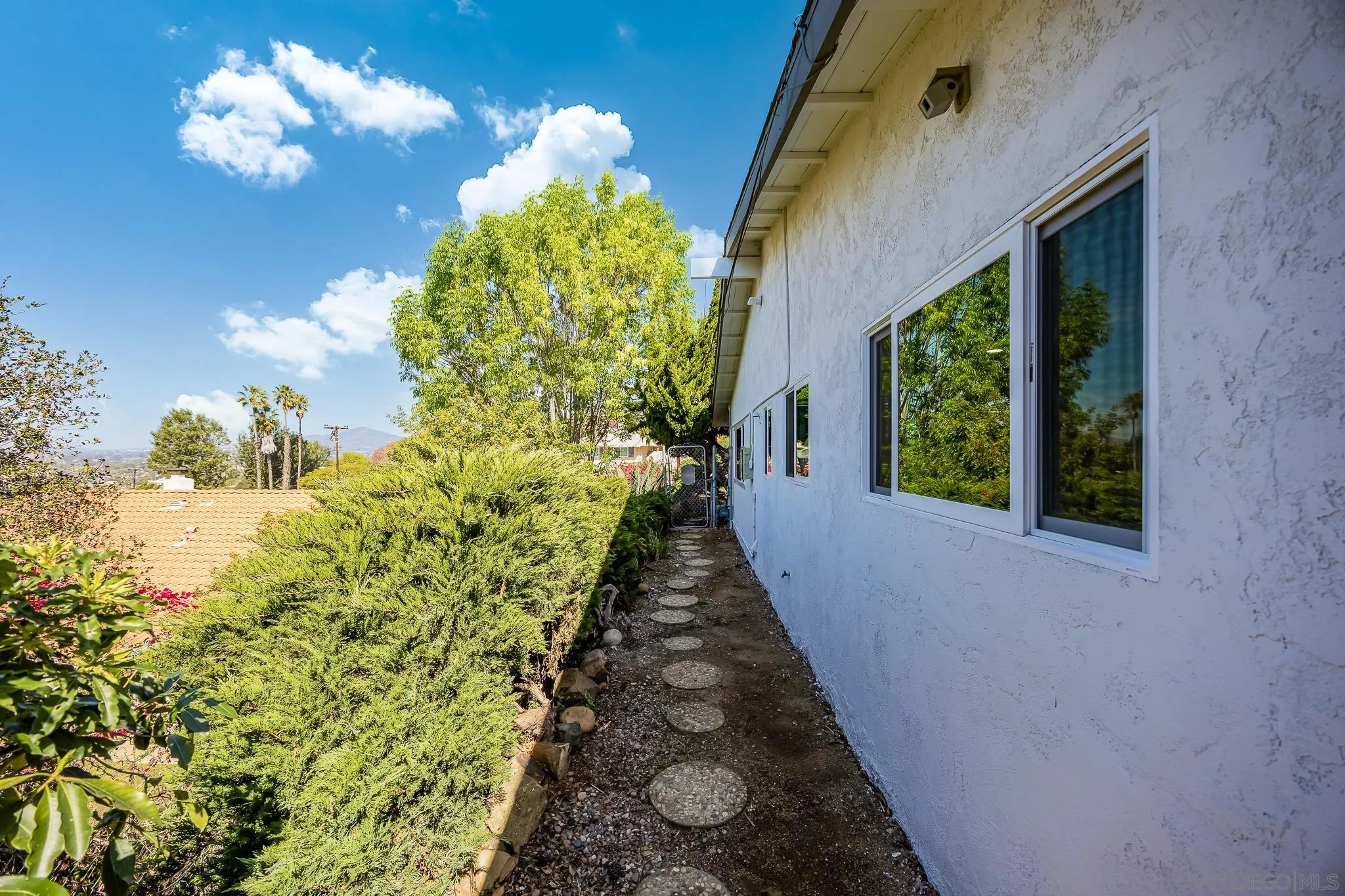 https://cdn.realtyfeed.com/cdn/127/250032744/f496f812cc75154b77fea4eab0169f9f.webp