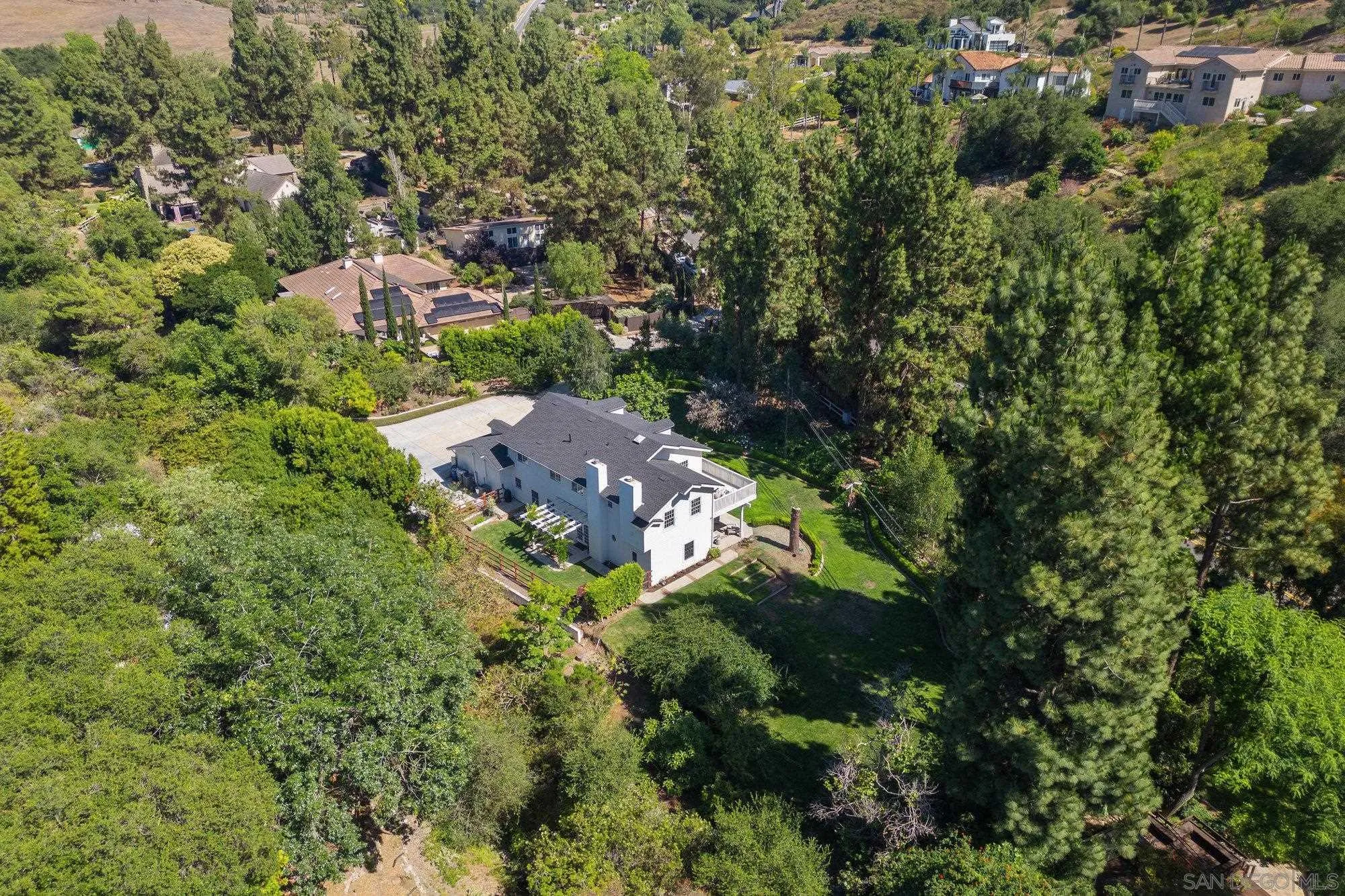 https://cdn.realtyfeed.com/cdn/127/250032783/85602a4be1d2e5602dceb3fdf5f433ea.webp